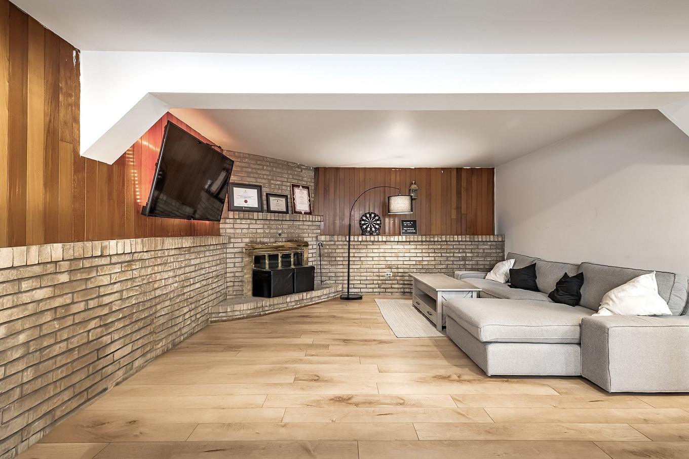 Family room - 90 Rue Audubon, Dollard-Des-Ormeaux, QC - Indoor With Fireplace