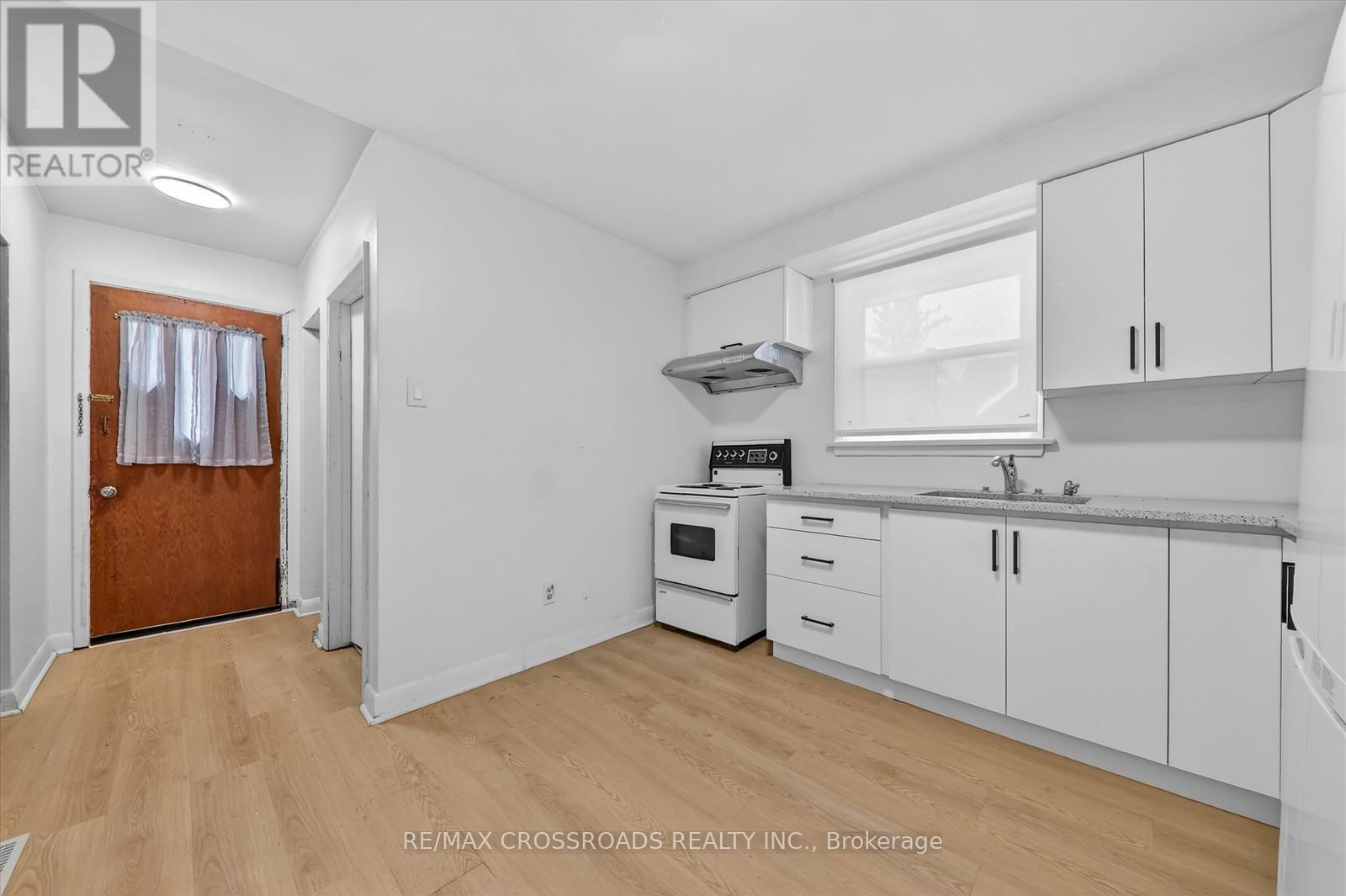9 Euclid Avenue, Toronto, ON - Indoor Photo Showing Kitchen