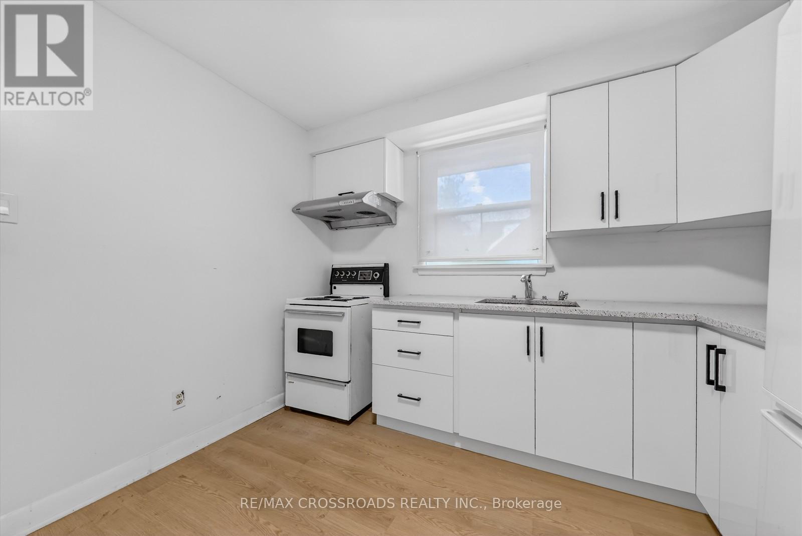 9 Euclid Avenue, Toronto, ON - Indoor Photo Showing Kitchen