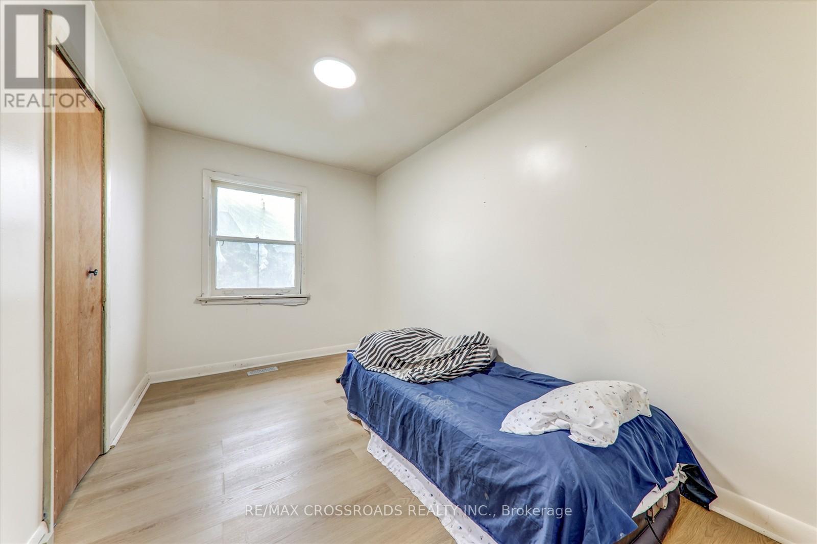 9 Euclid Avenue, Toronto, ON - Indoor Photo Showing Bedroom