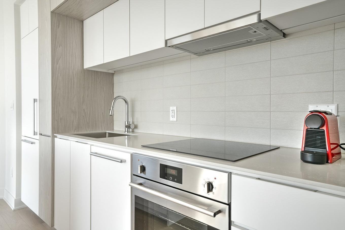 Kitchen - 713-1288 Rue St-Antoine O., Montréal (Ville-Marie), QC - Indoor Photo Showing Kitchen With Upgraded Kitchen