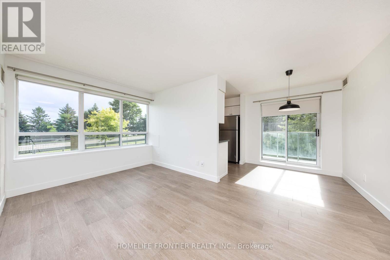 210 - 23 Oneida Crescent, Richmond Hill, ON - Indoor