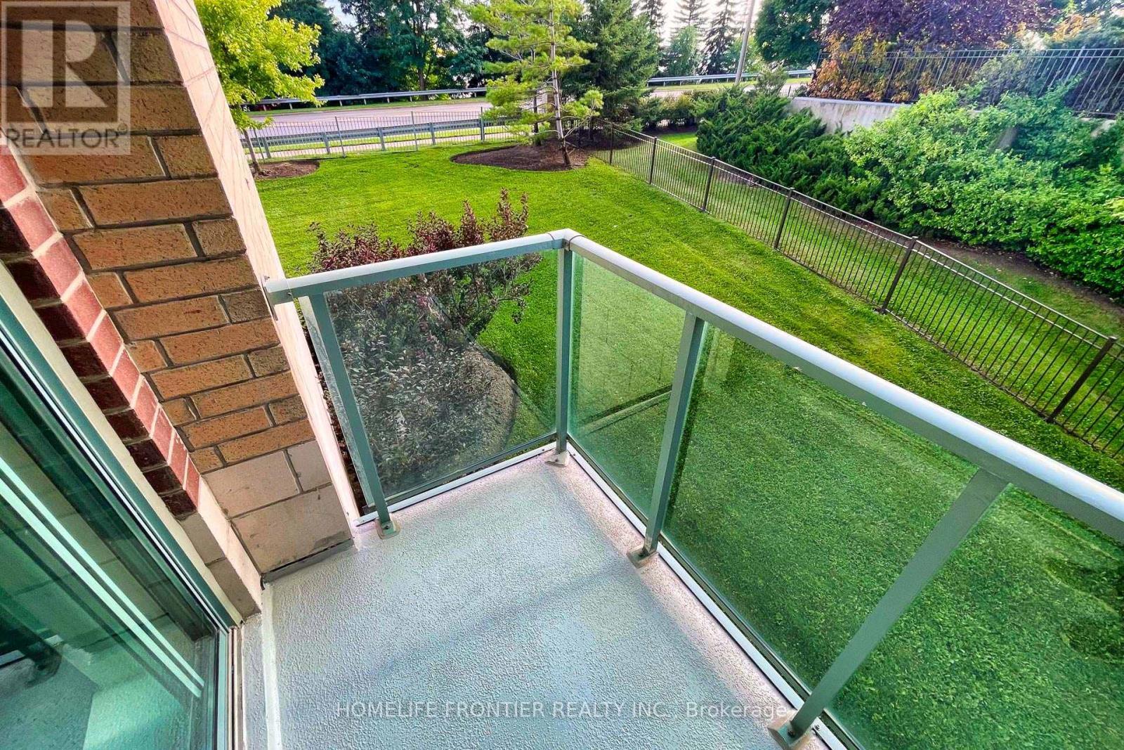 210 - 23 Oneida Crescent, Richmond Hill, ON - Outdoor