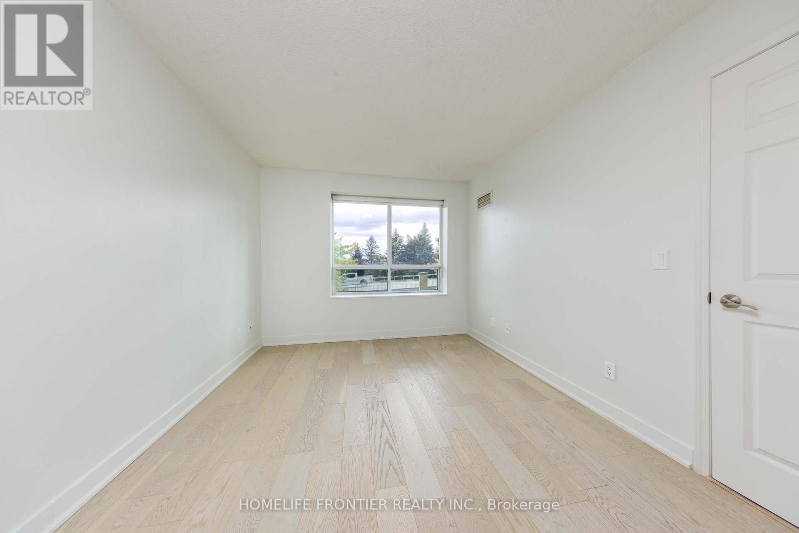 210 - 23 Oneida Crescent, Richmond Hill, ON - Indoor Photo Showing Other Room