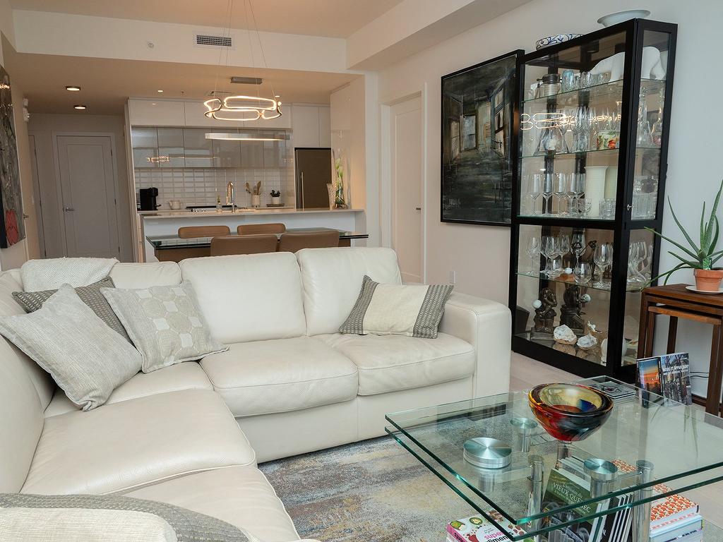 Living room - 402-151 Rue De La Rotonde, Montréal (Verdun/Île-Des-Soeurs), QC - Indoor Photo Showing Living Room