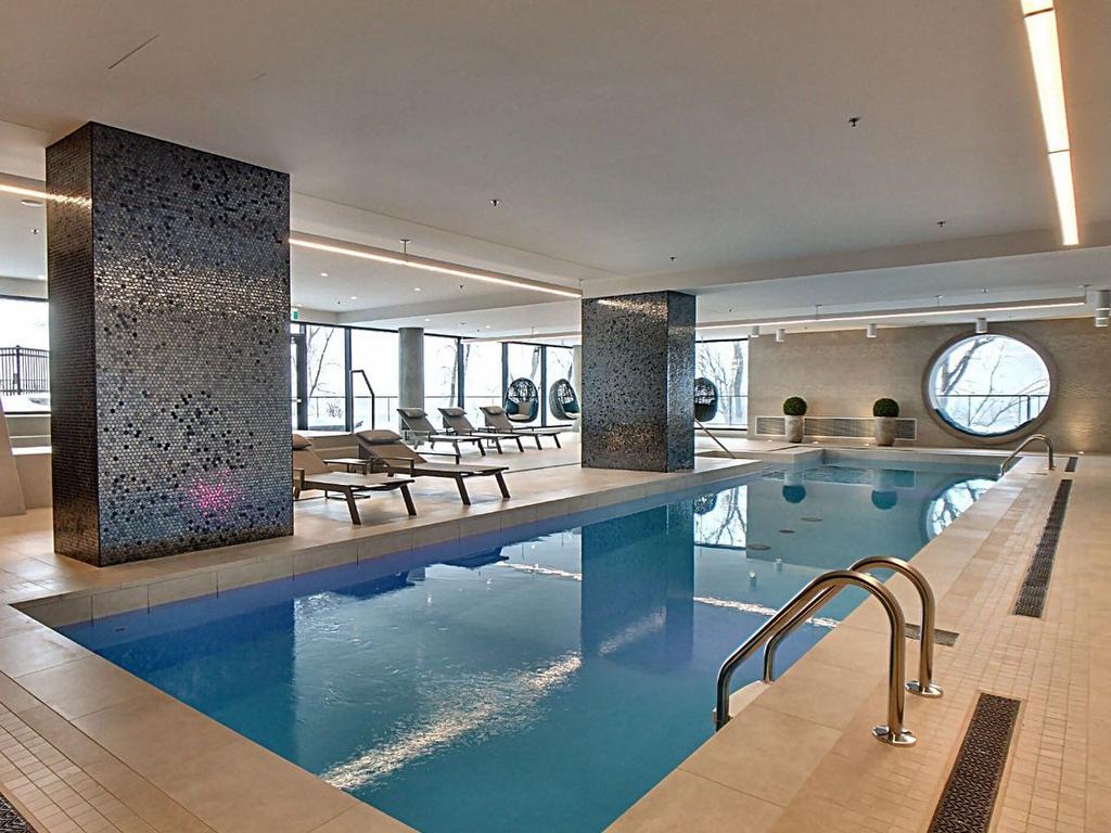 Pool - 402-151 Rue De La Rotonde, Montréal (Verdun/Île-Des-Soeurs), QC - Indoor Photo Showing Other Room With In Ground Pool
