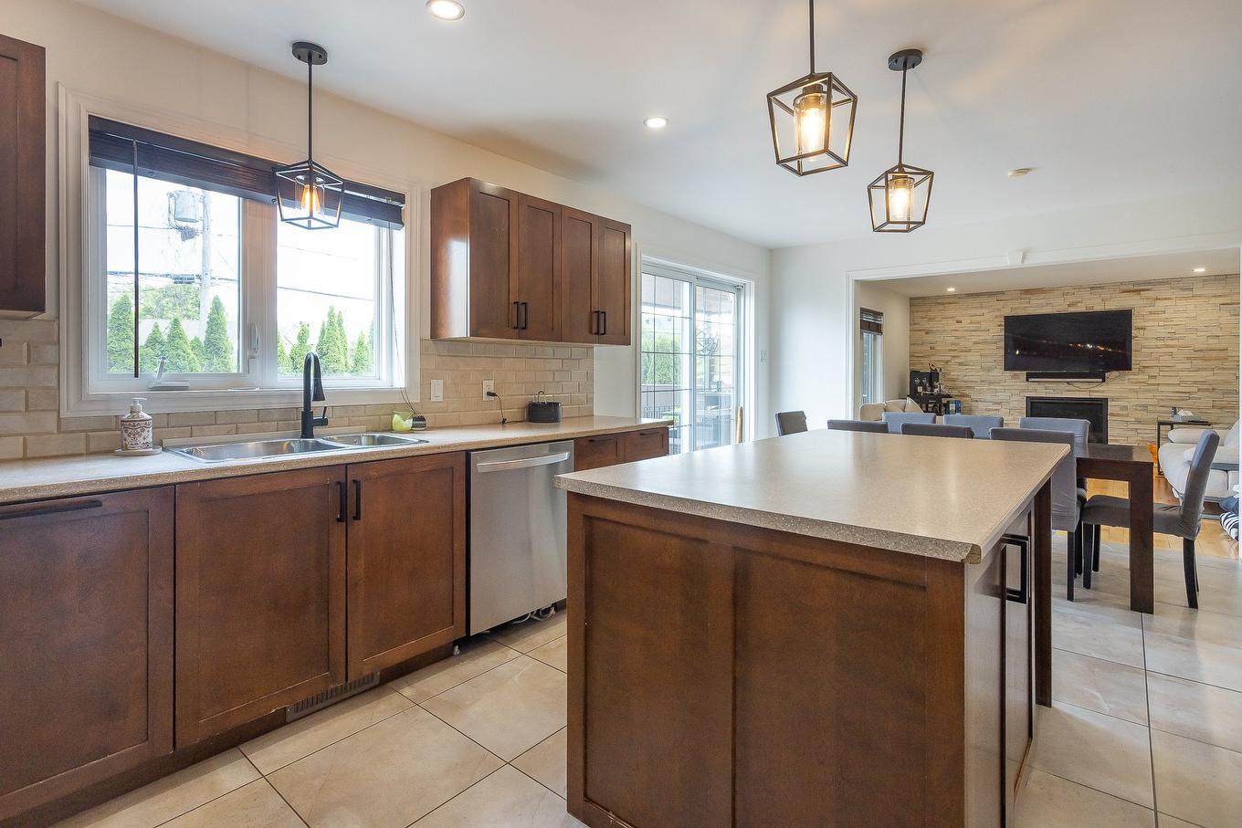 Kitchen - 111 Rue Jean-Paul-Lemieux, Notre-Dame-De-L'Île-Perrot, QC - Indoor Photo Showing Kitchen With Fireplace With Double Sink