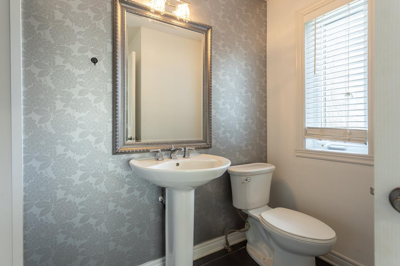 Powder room - 111 Rue Jean-Paul-Lemieux, Notre-Dame-De-L'Île-Perrot, QC - Indoor Photo Showing Bathroom