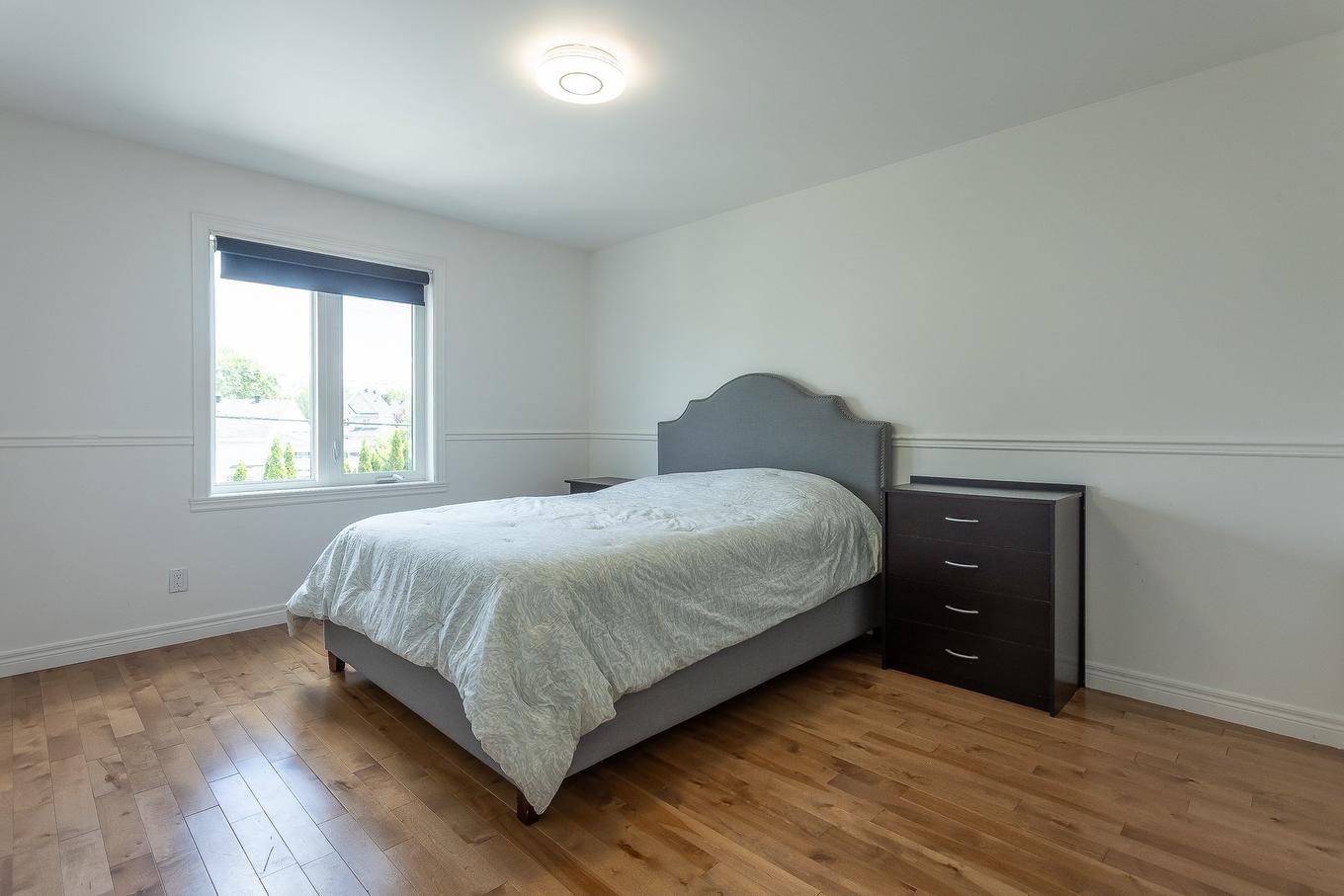 Bedroom - 111 Rue Jean-Paul-Lemieux, Notre-Dame-De-L'Île-Perrot, QC - Indoor Photo Showing Bedroom