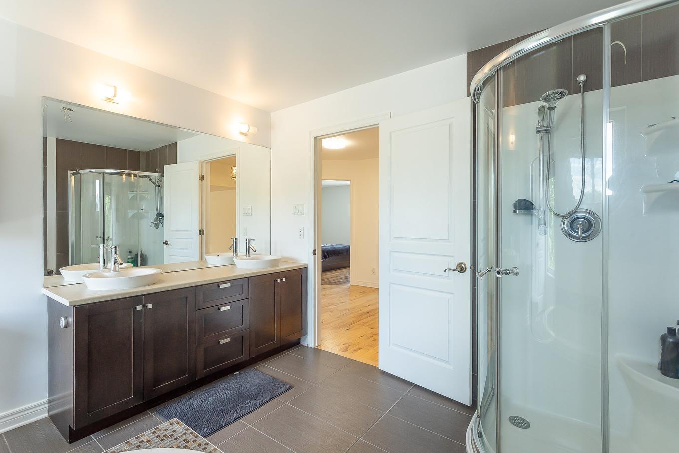 Bathroom - 111 Rue Jean-Paul-Lemieux, Notre-Dame-De-L'Île-Perrot, QC - Indoor Photo Showing Bathroom