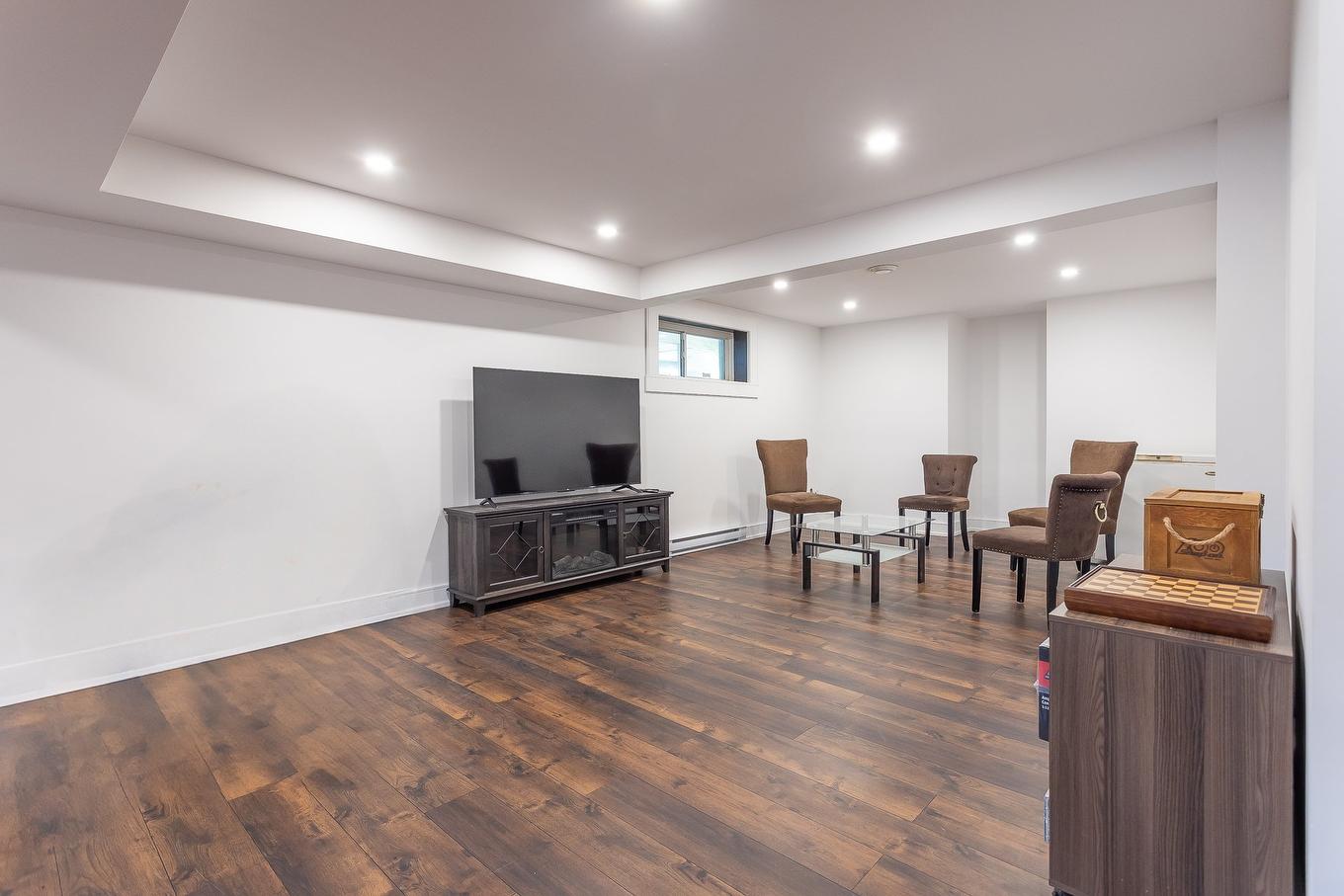 Family room - 111 Rue Jean-Paul-Lemieux, Notre-Dame-De-L'Île-Perrot, QC - Indoor