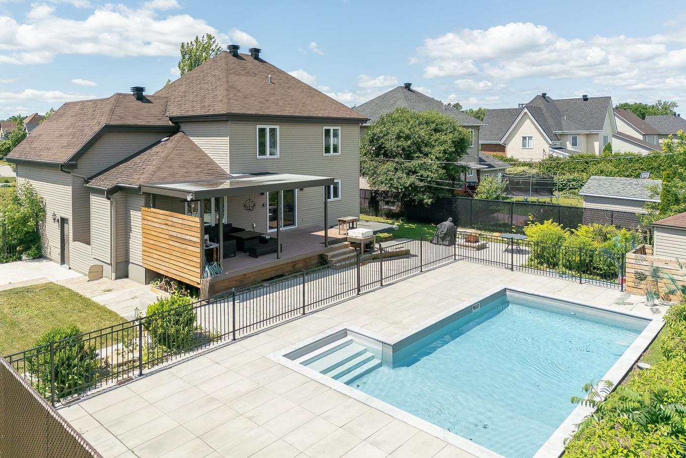 Back facade - 111 Rue Jean-Paul-Lemieux, Notre-Dame-De-L'Île-Perrot, QC - Outdoor With In Ground Pool