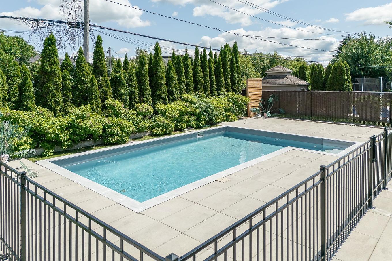 Pool - 111 Rue Jean-Paul-Lemieux, Notre-Dame-De-L'Île-Perrot, QC - Outdoor With In Ground Pool With Backyard