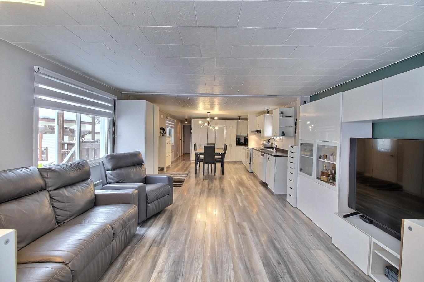 Vue d'ensemble - 1664 Rue Bellevue, Val-D'Or, QC - Indoor Photo Showing Living Room