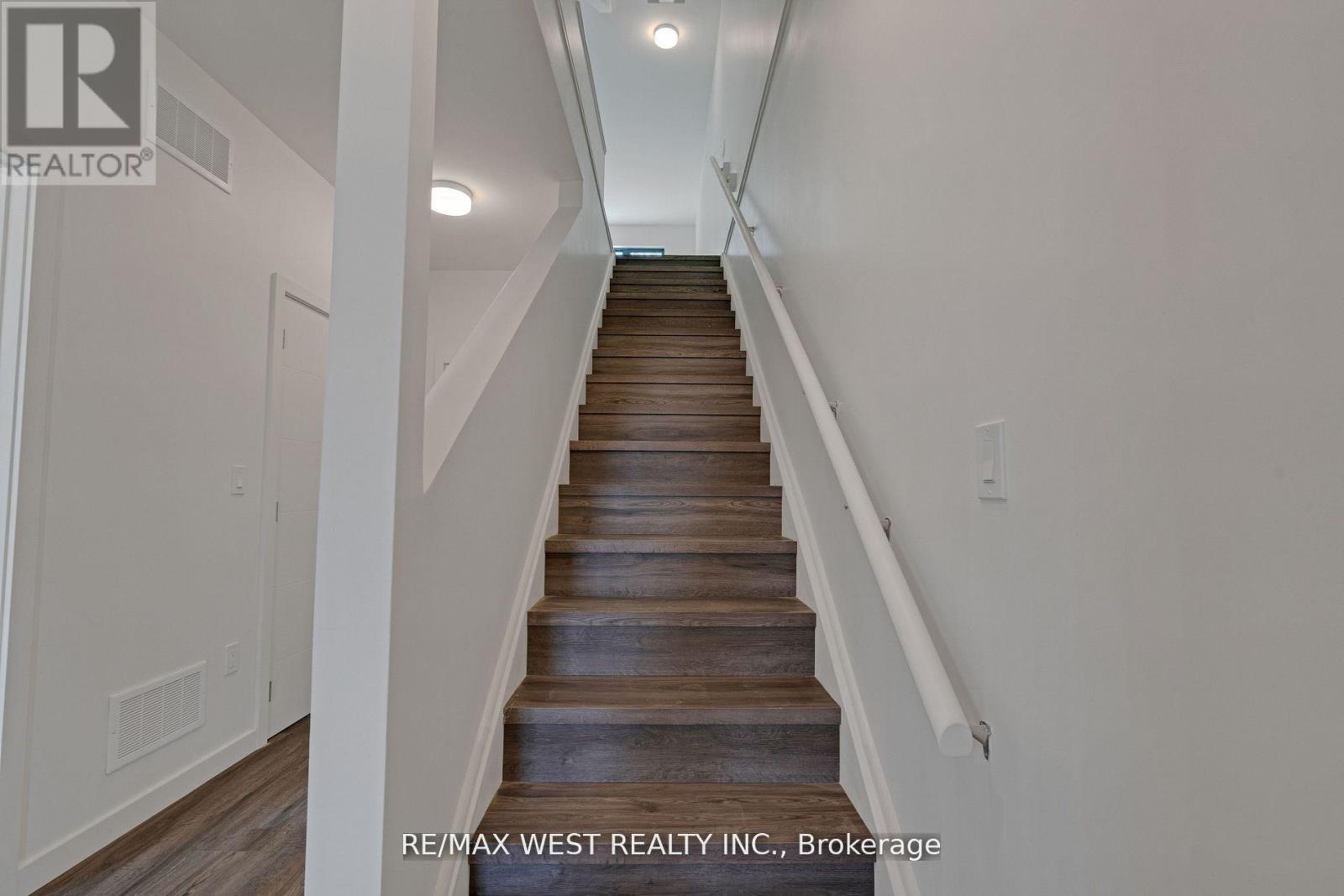 10 Rainwater Lane, Barrie, ON - Indoor Photo Showing Other Room