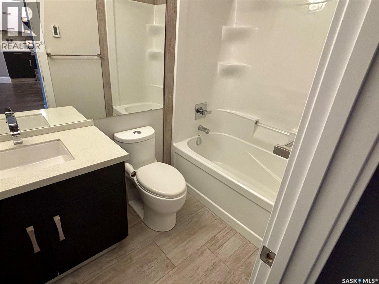 204 1010 Main Street E, Saskatoon, SK - Indoor Photo Showing Bathroom