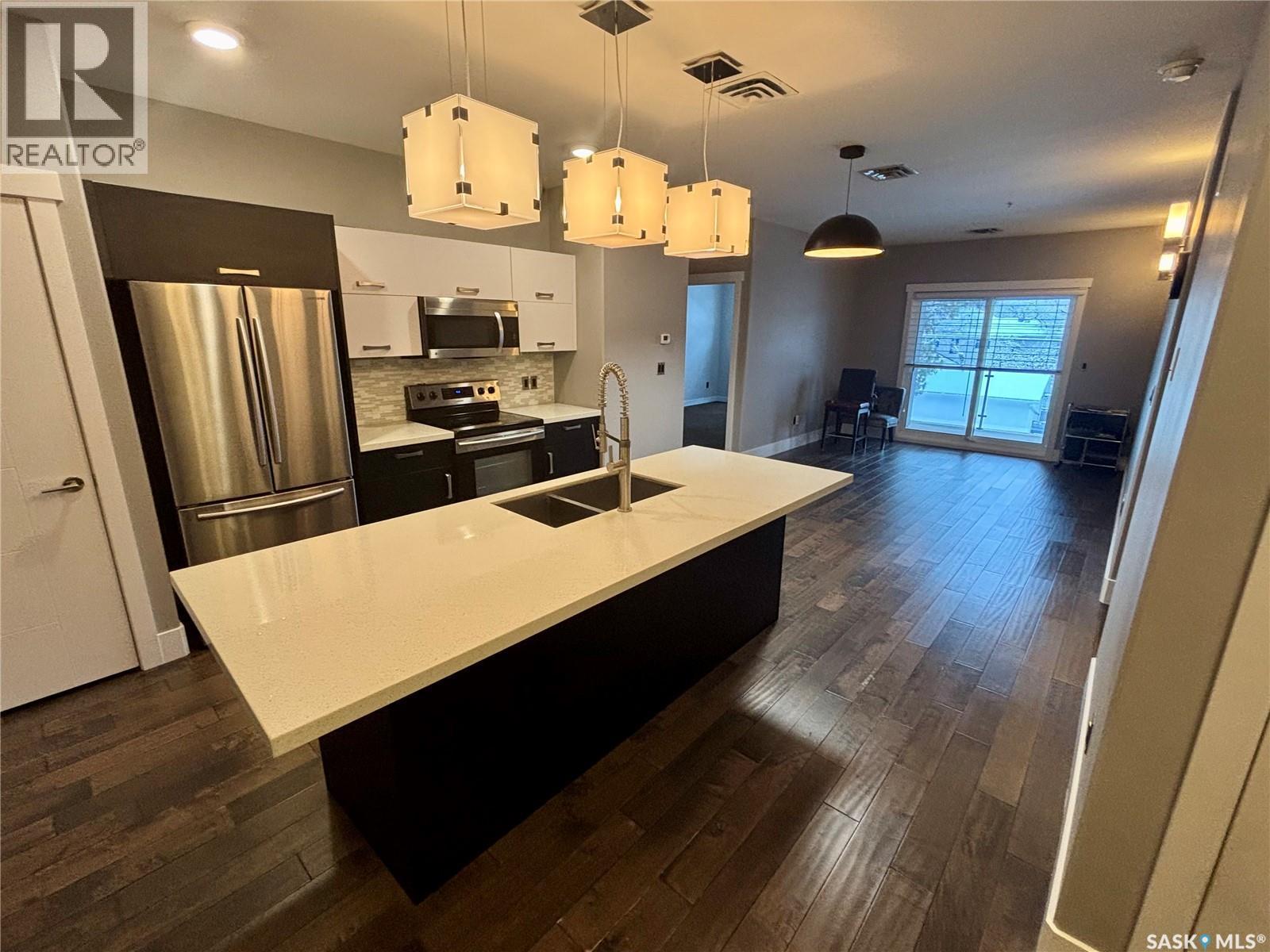 204 1010 Main Street E, Saskatoon, SK - Indoor Photo Showing Kitchen With Stainless Steel Kitchen With Double Sink With Upgraded Kitchen