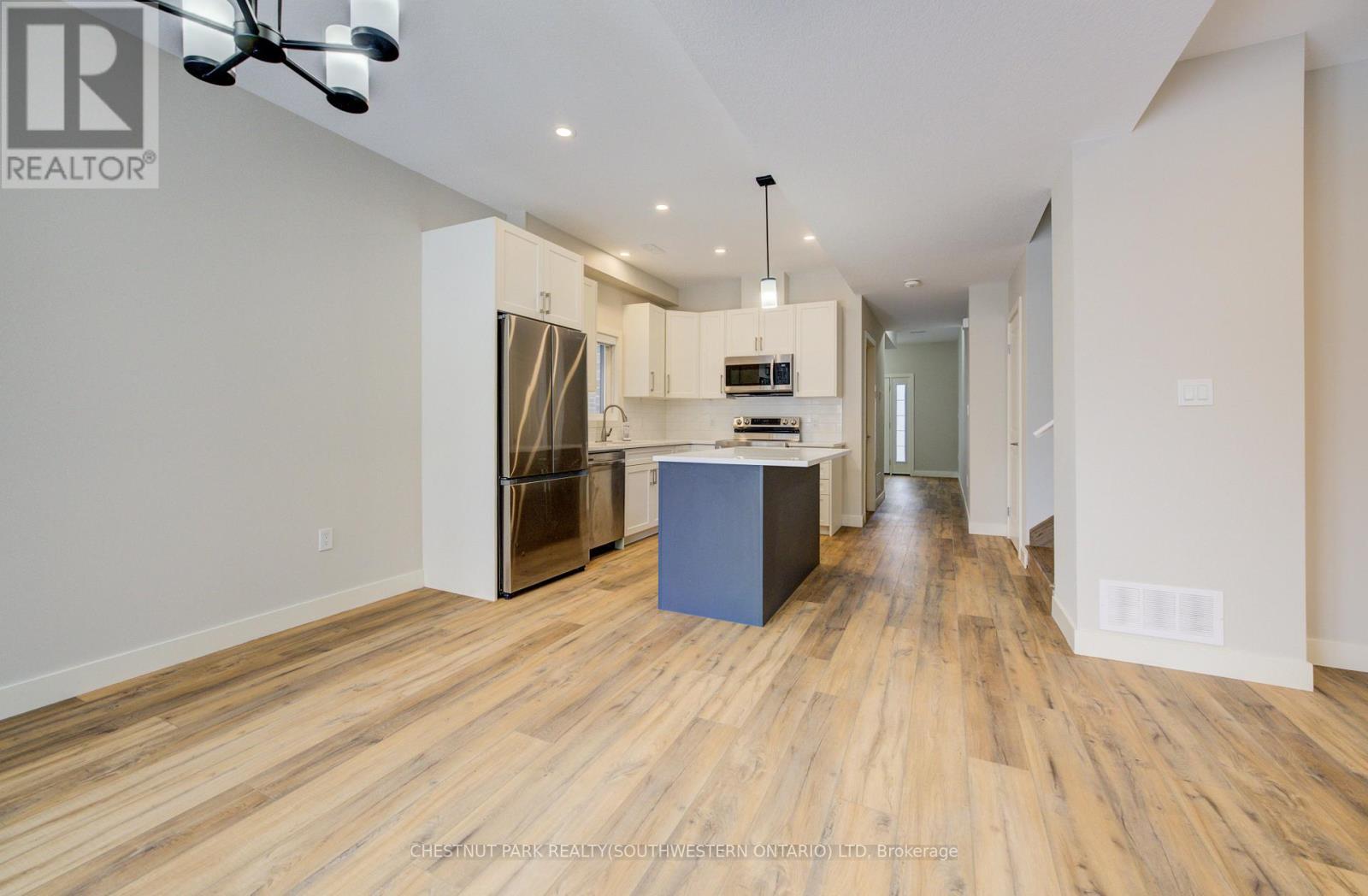 A - 33 Second Avenue, Kitchener, ON - Indoor Photo Showing Kitchen