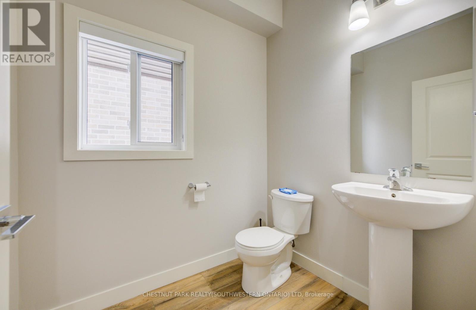 A - 33 Second Avenue, Kitchener, ON - Indoor Photo Showing Bathroom
