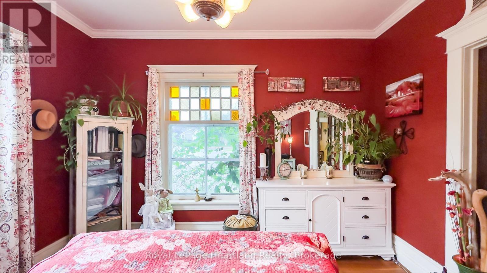 132 Elgin Avenue E, Goderich (Goderich (Town)), ON - Indoor Photo Showing Bedroom