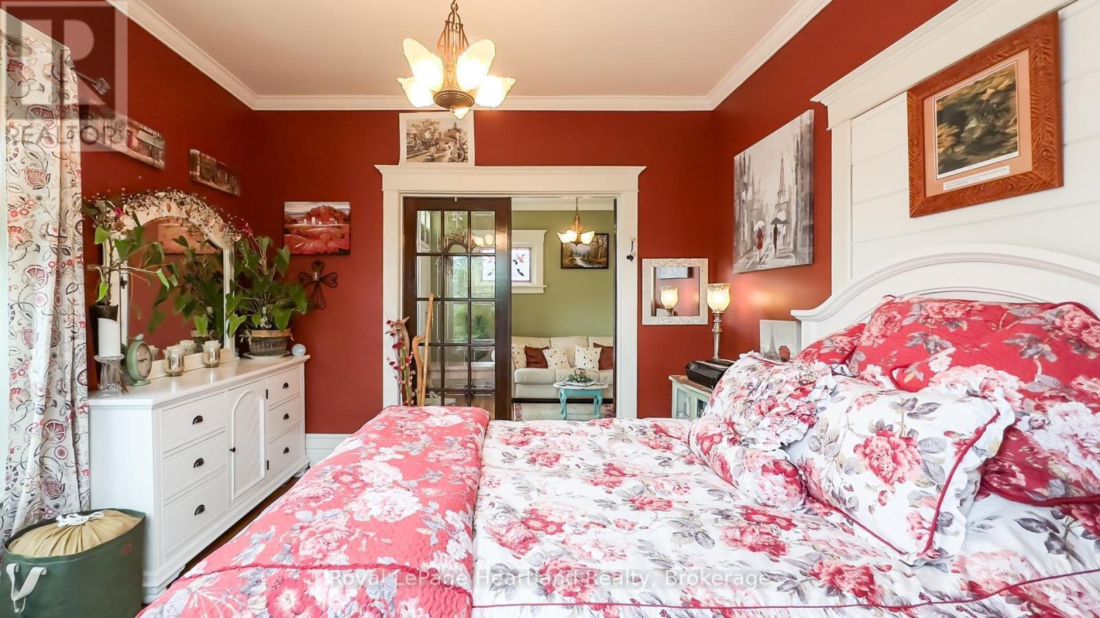 132 Elgin Avenue E, Goderich (Goderich (Town)), ON - Indoor Photo Showing Bedroom