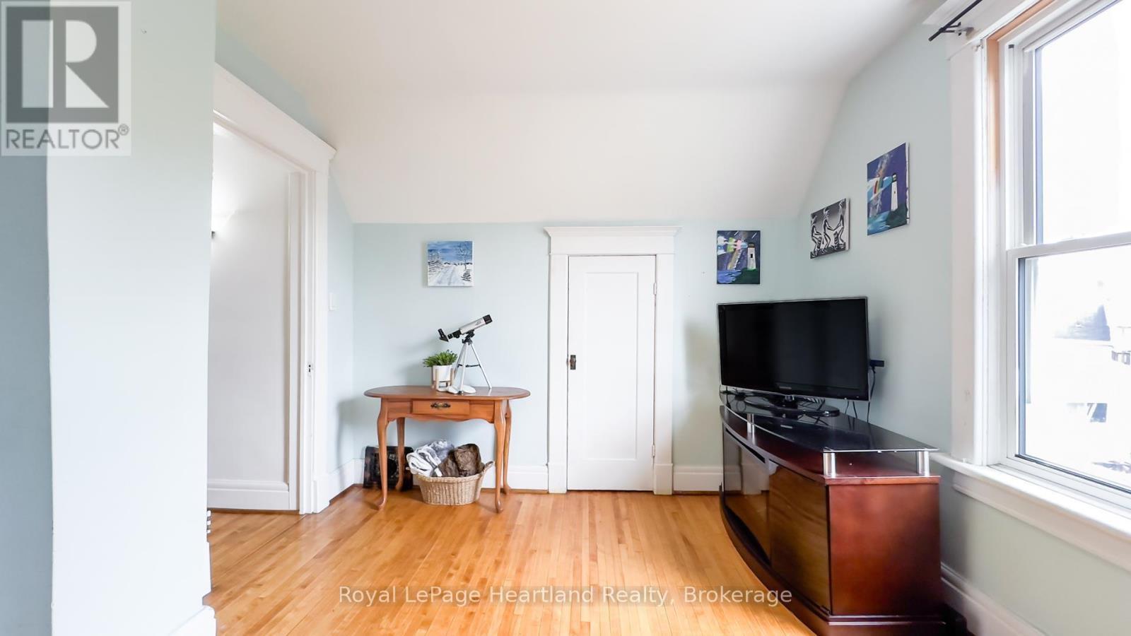 132 Elgin Avenue E, Goderich (Goderich (Town)), ON - Indoor