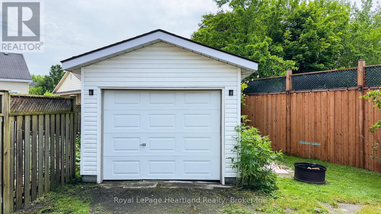 132 Elgin Avenue E, Goderich (Goderich (Town)), ON - Outdoor With Exterior