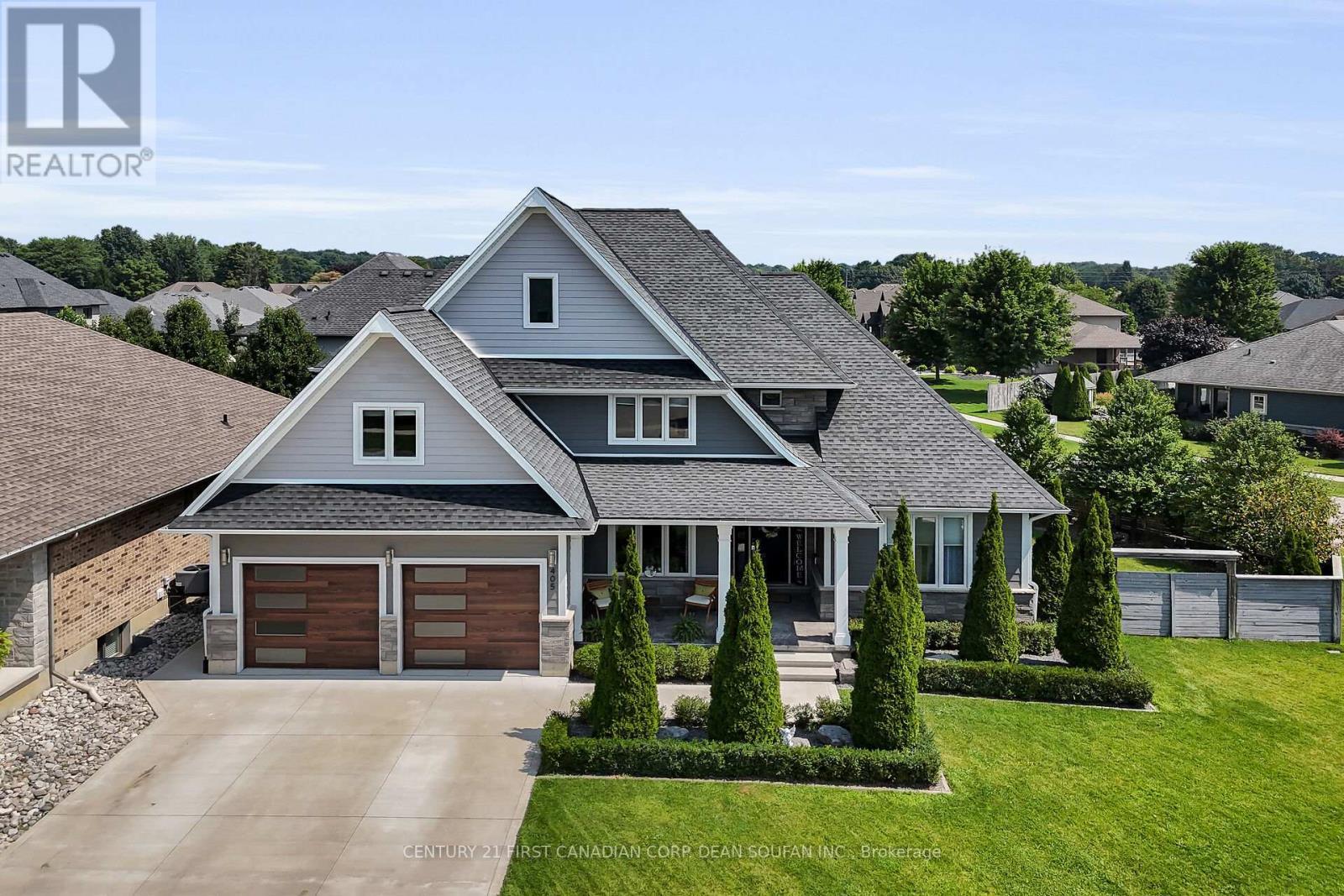 405 Darcy Drive, Strathroy-Caradoc (Ne), ON - Outdoor With Facade