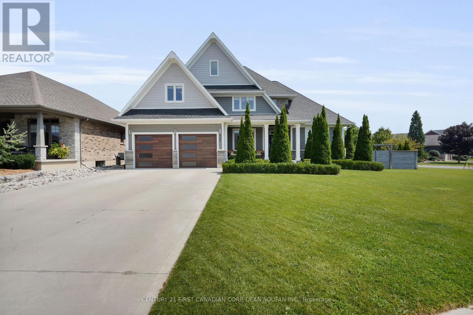 405 Darcy Drive, Strathroy-Caradoc (Ne), ON - Outdoor With Facade