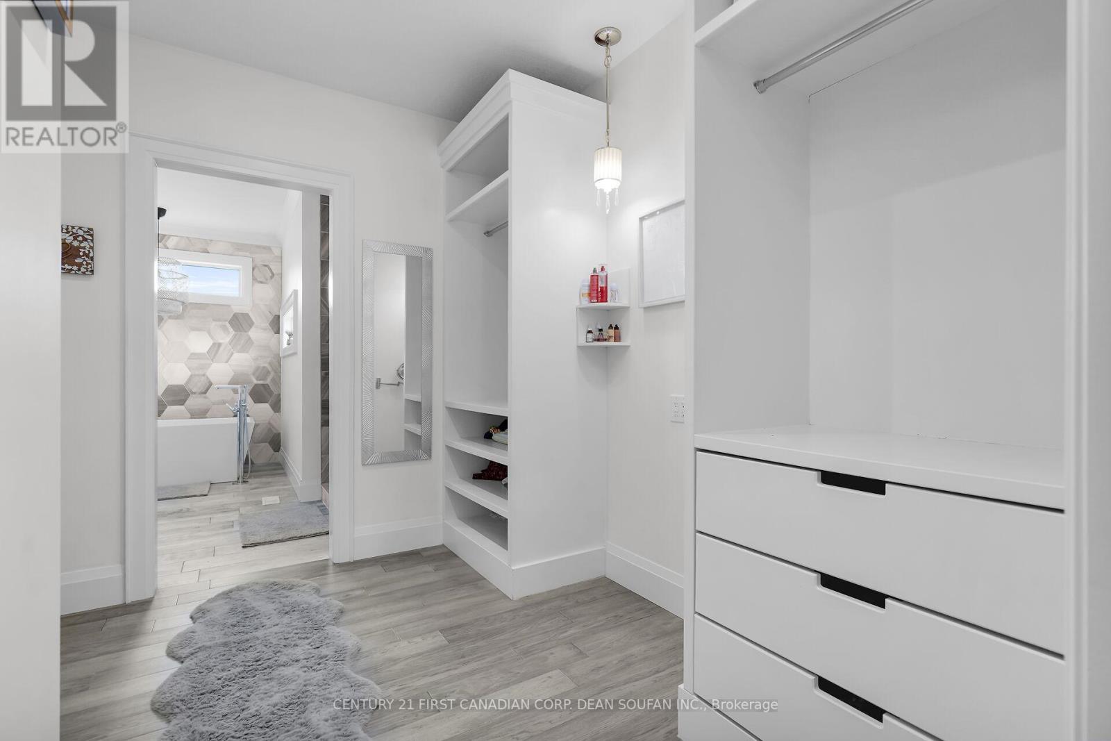 405 Darcy Drive, Strathroy-Caradoc (Ne), ON - Indoor Photo Showing Other Room