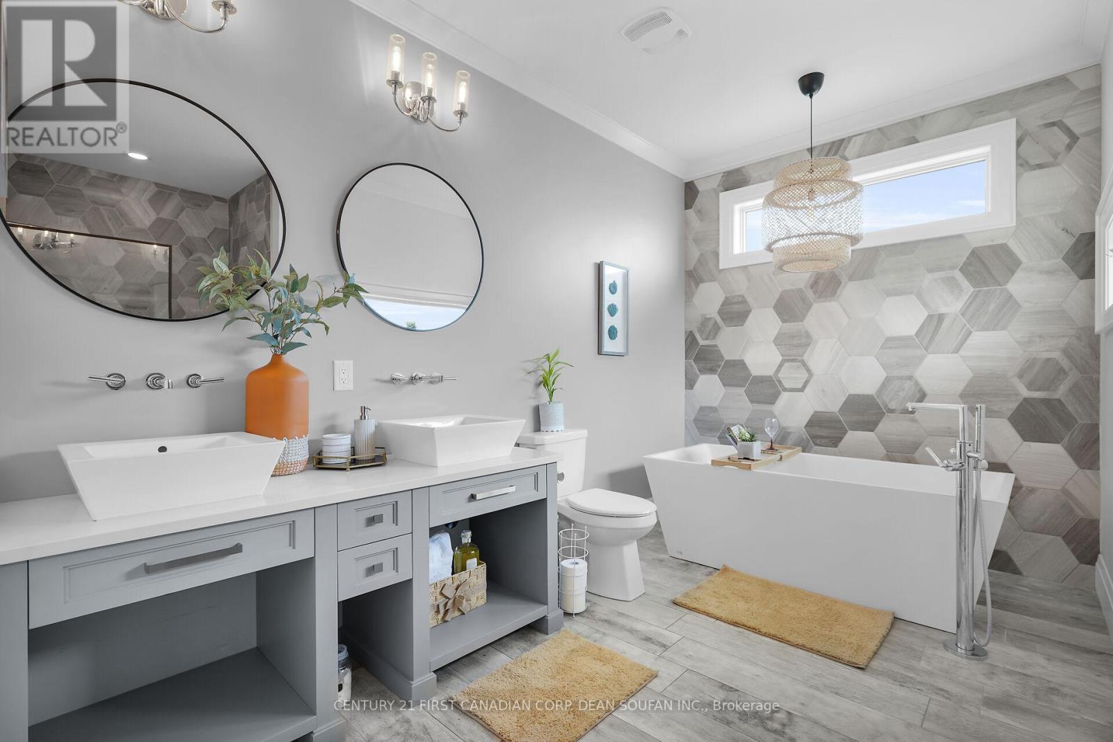 405 Darcy Drive, Strathroy-Caradoc (Ne), ON - Indoor Photo Showing Bathroom