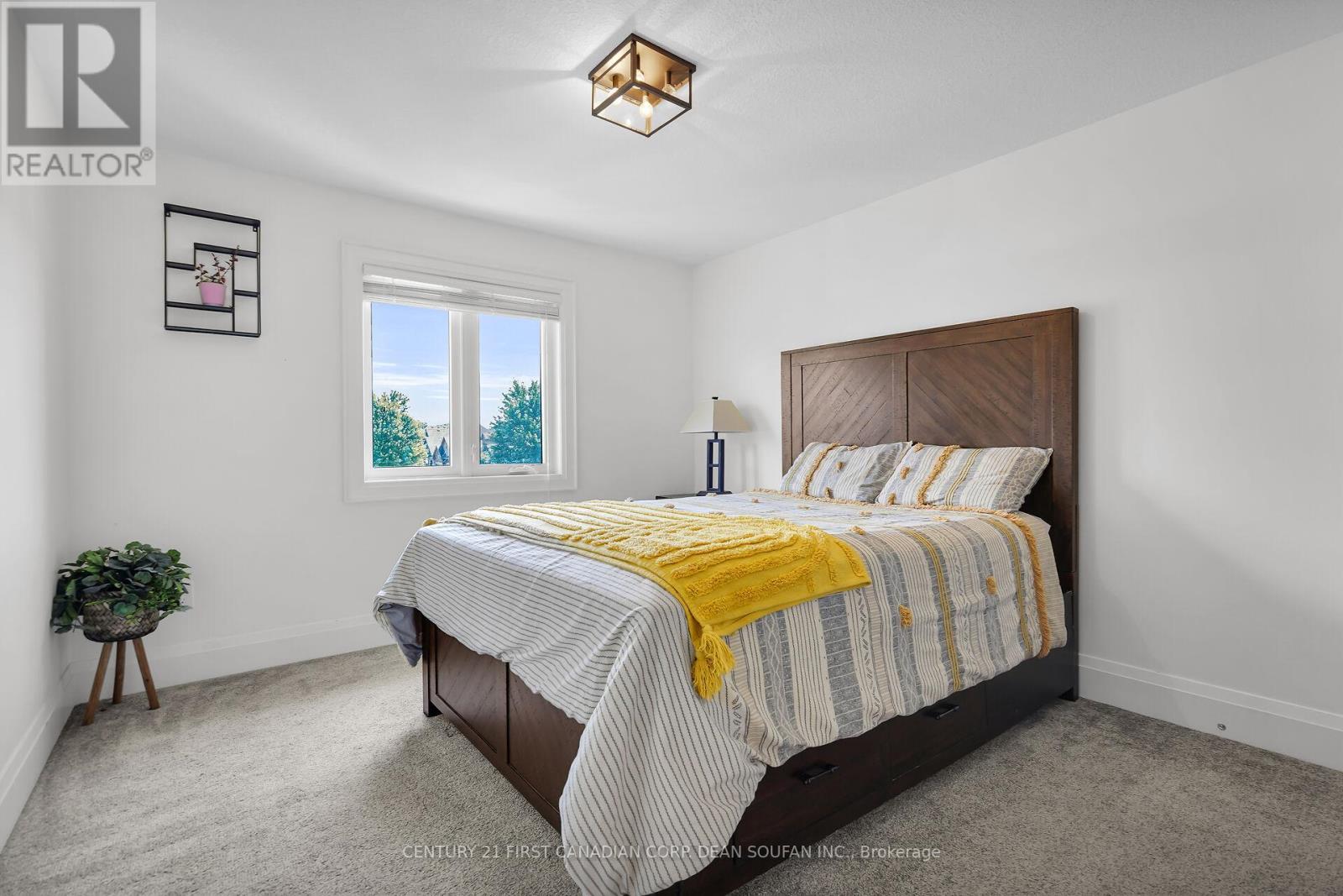 405 Darcy Drive, Strathroy-Caradoc (Ne), ON - Indoor Photo Showing Bedroom