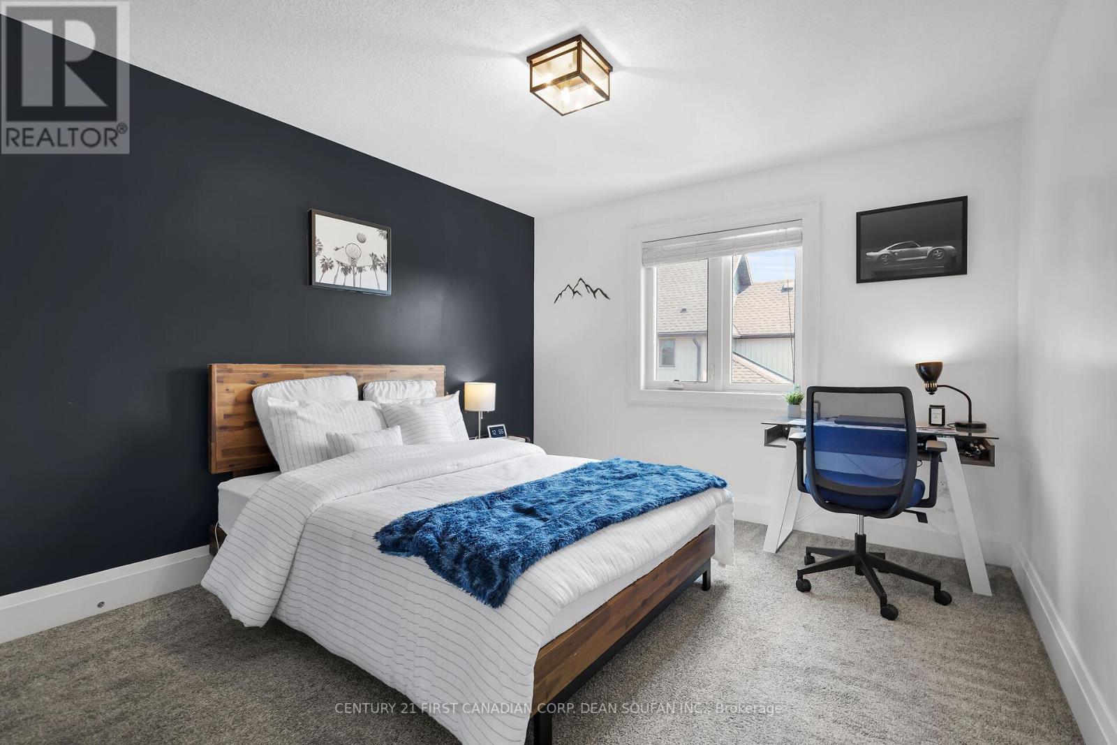 405 Darcy Drive, Strathroy-Caradoc (Ne), ON - Indoor Photo Showing Bedroom
