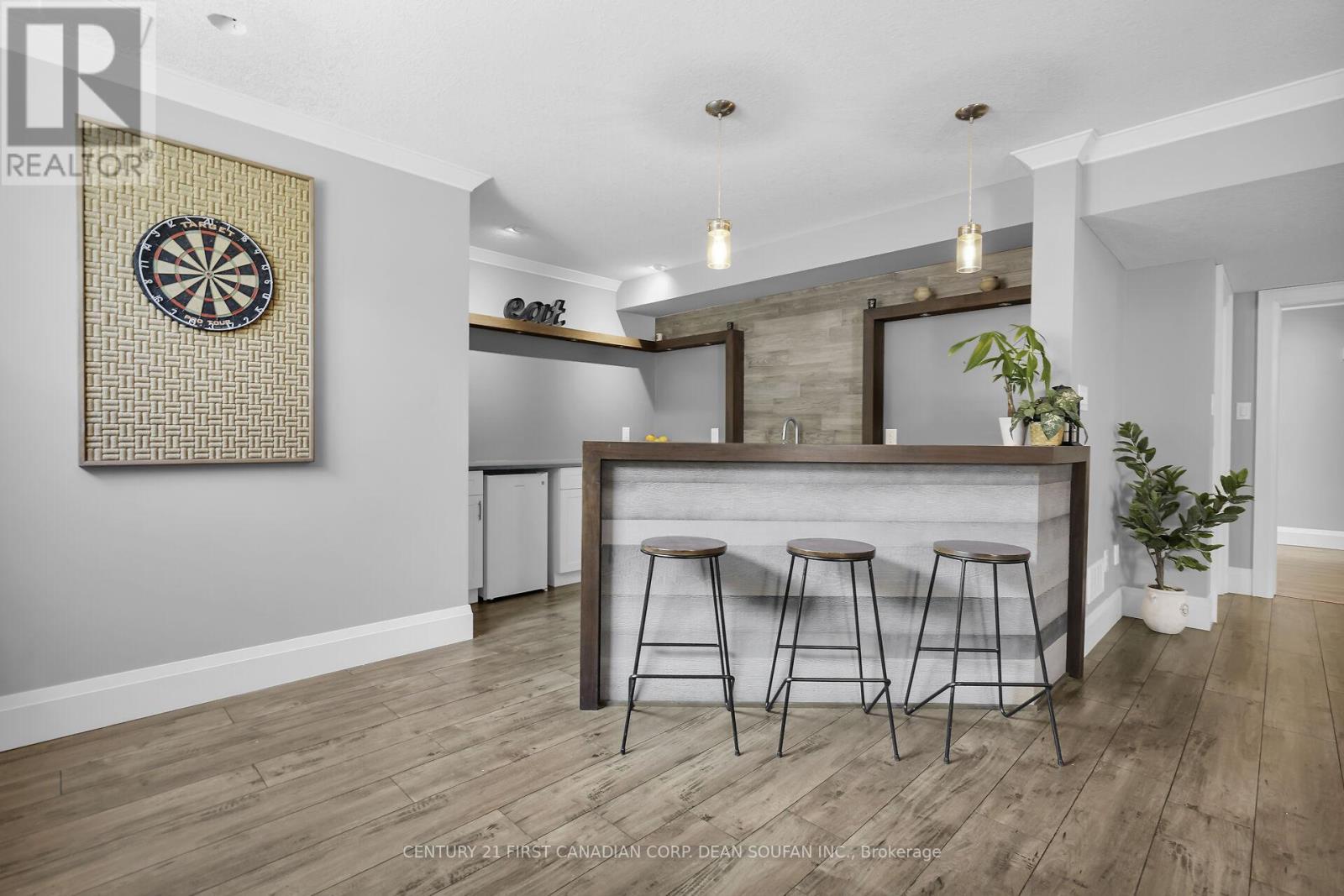 405 Darcy Drive, Strathroy-Caradoc (Ne), ON - Indoor Photo Showing Kitchen