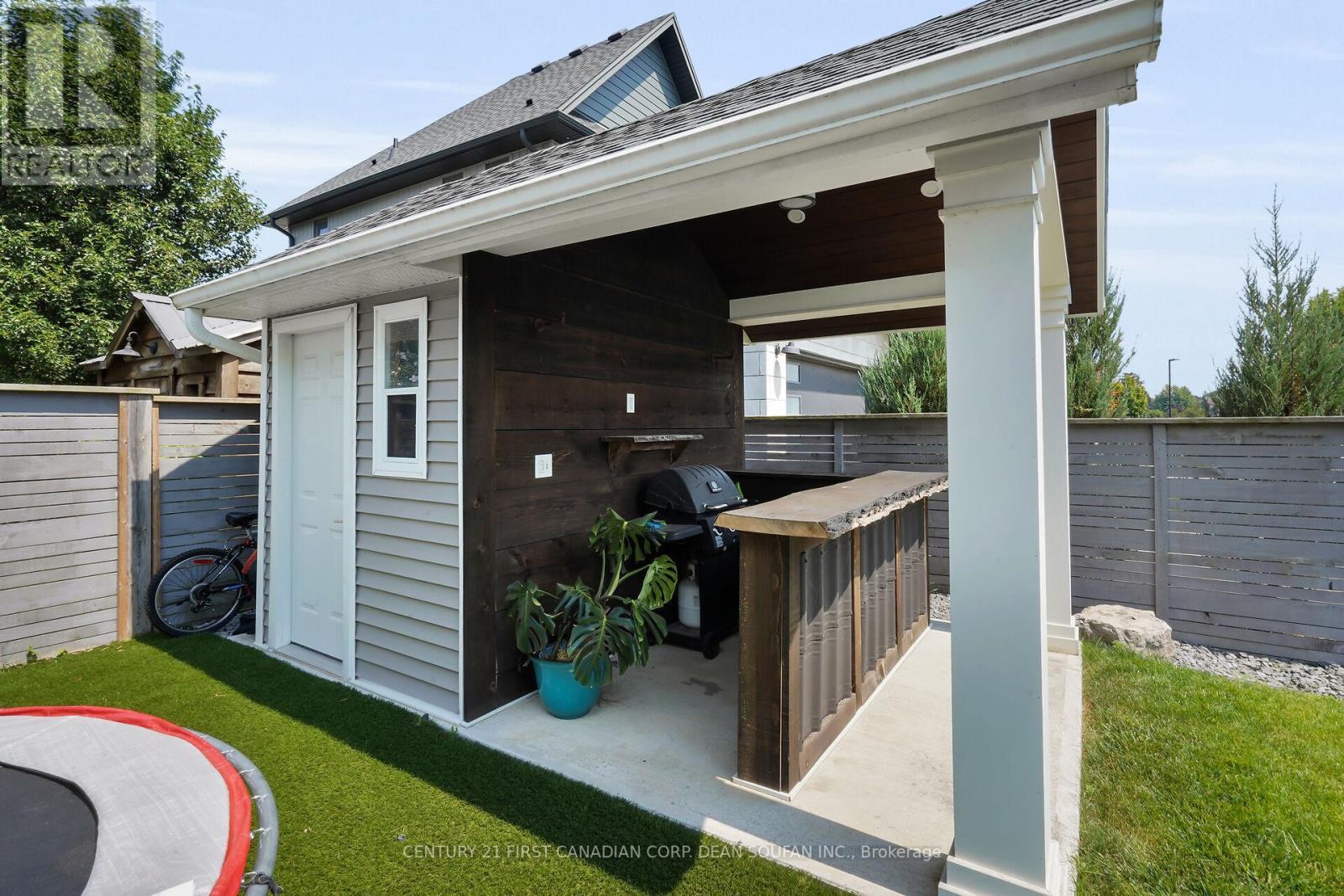 405 Darcy Drive, Strathroy-Caradoc (Ne), ON - Outdoor With Exterior