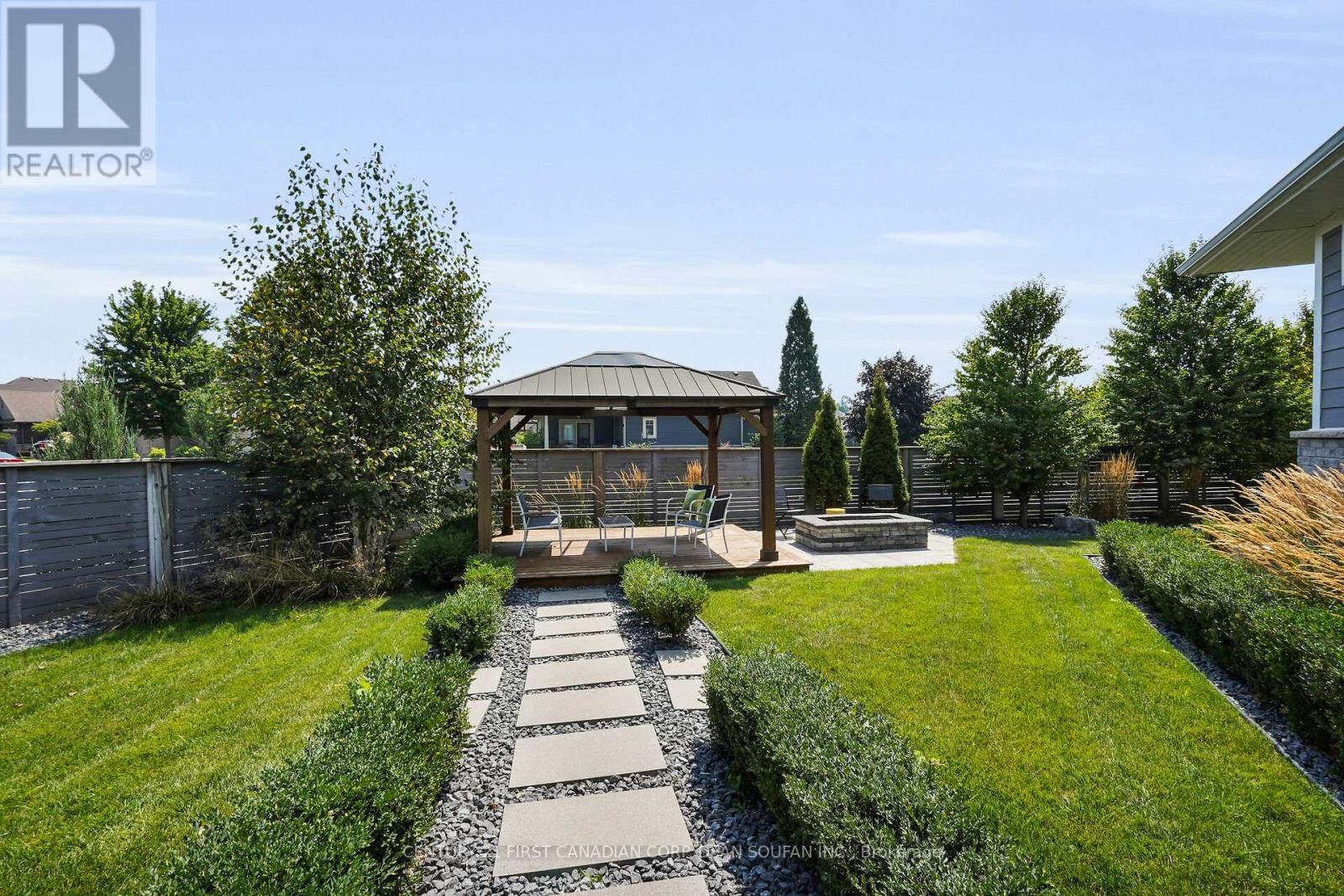 405 Darcy Drive, Strathroy-Caradoc (Ne), ON - Outdoor With Deck Patio Veranda