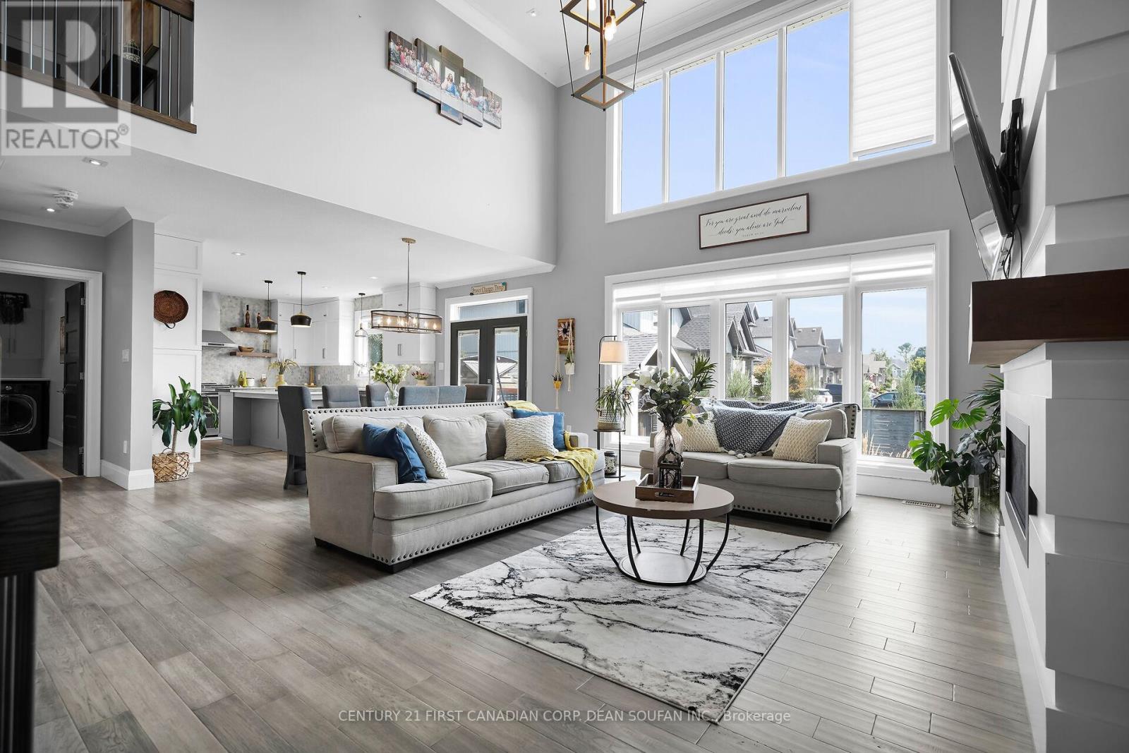 405 Darcy Drive, Strathroy-Caradoc (Ne), ON - Indoor Photo Showing Living Room With Fireplace