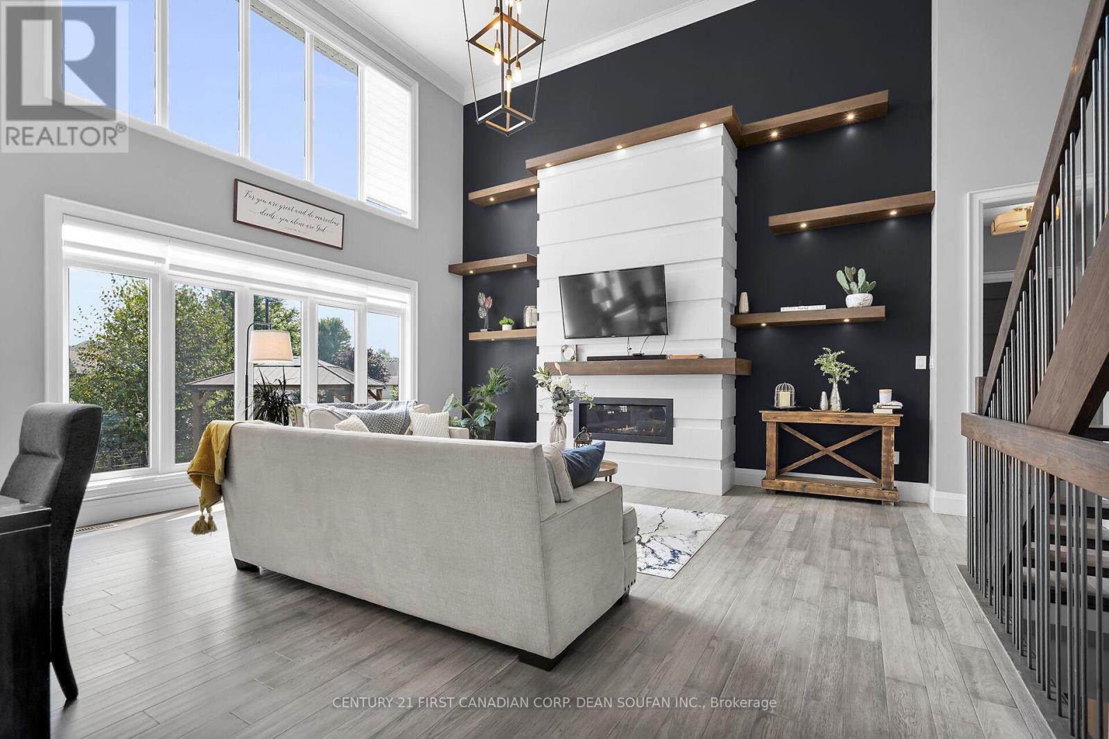 405 Darcy Drive, Strathroy-Caradoc (Ne), ON - Indoor Photo Showing Living Room With Fireplace