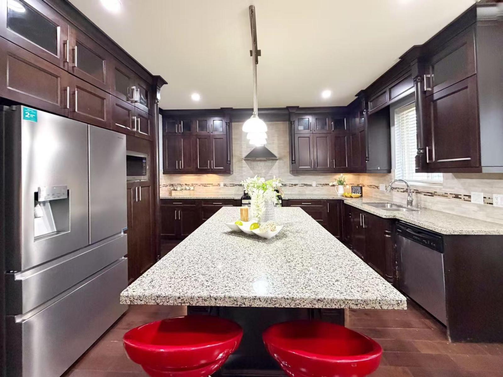 21019 80B Avenue, Langley, BC - Indoor Photo Showing Kitchen With Upgraded Kitchen