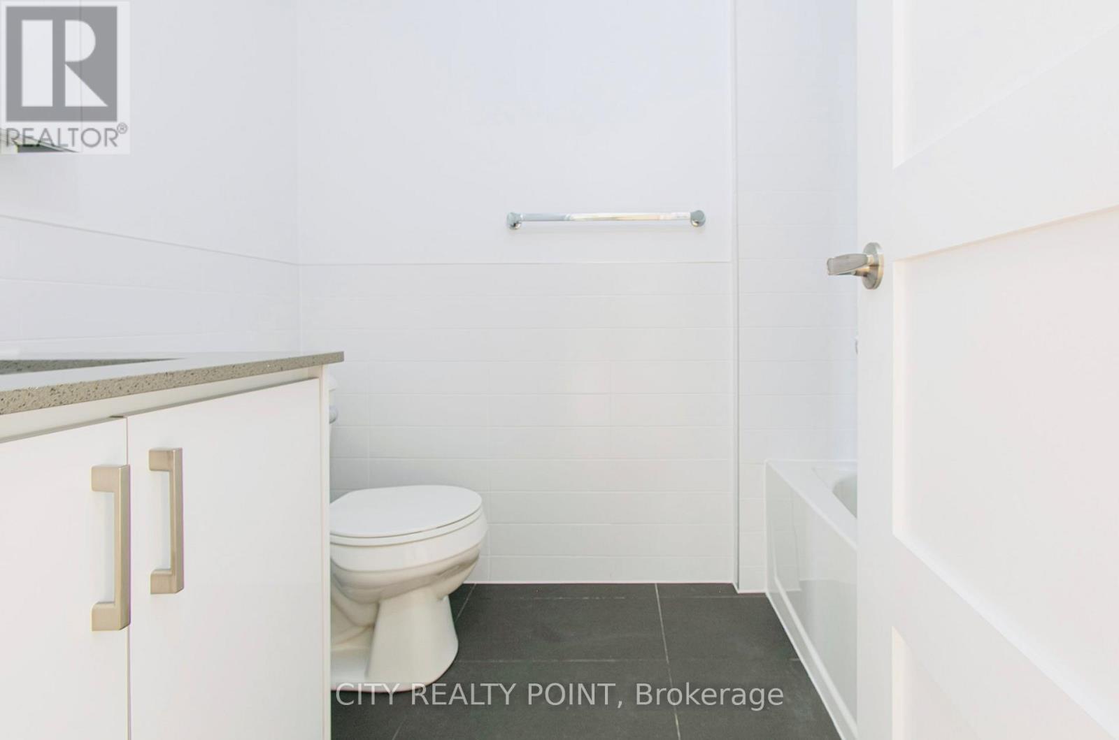201 - 10 Shallmar Boulevard, Toronto, ON - Indoor Photo Showing Bathroom
