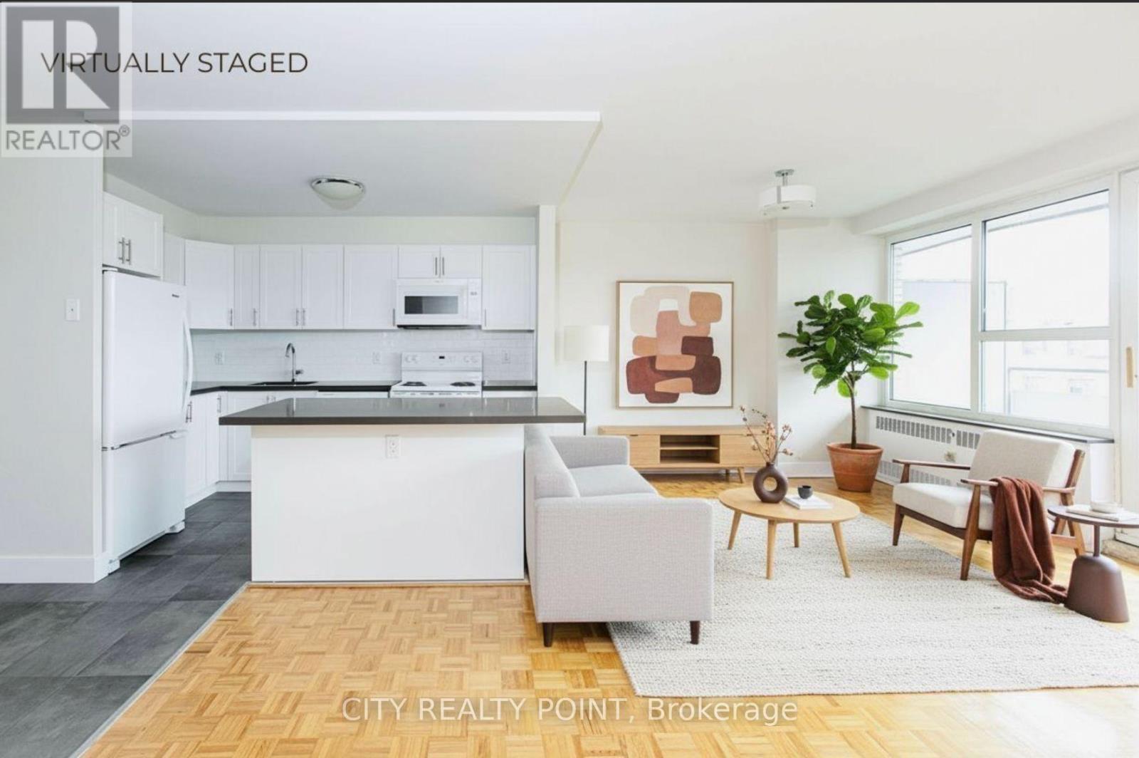 201 - 10 Shallmar Boulevard, Toronto, ON - Indoor Photo Showing Kitchen
