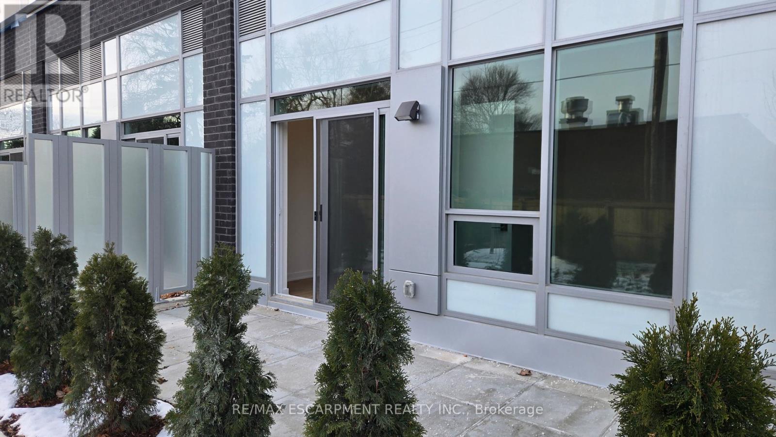 102 - 500 Plains Road E, Burlington, ON - Outdoor