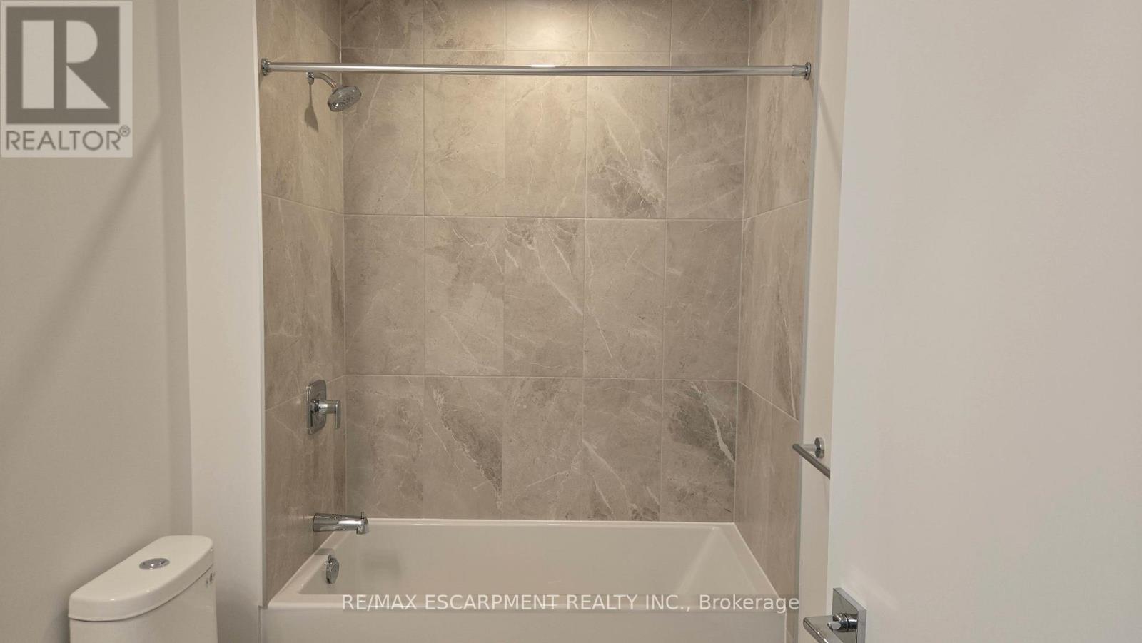 102 - 500 Plains Road E, Burlington, ON - Indoor Photo Showing Bathroom