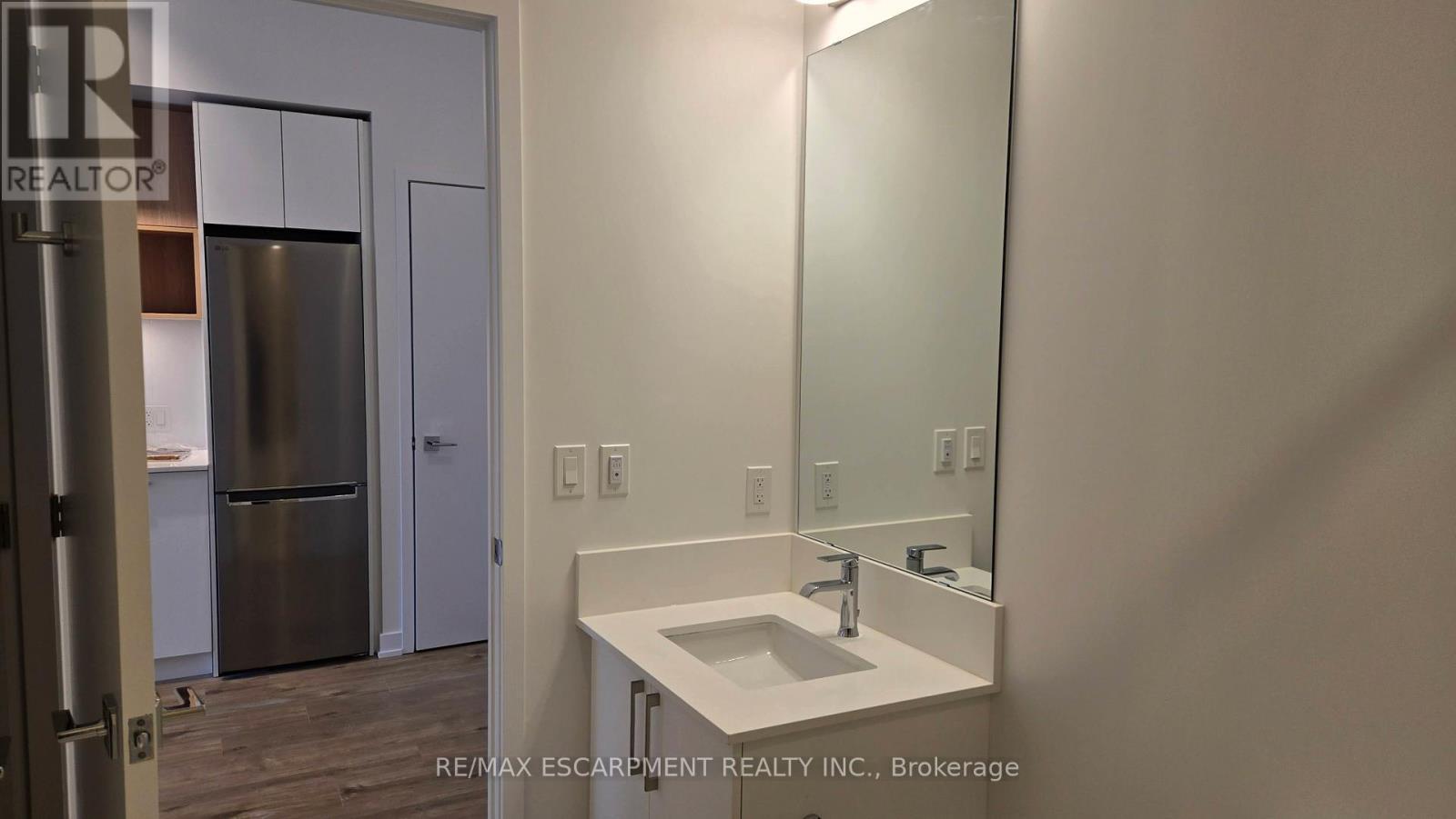 102 - 500 Plains Road E, Burlington, ON - Indoor Photo Showing Bathroom
