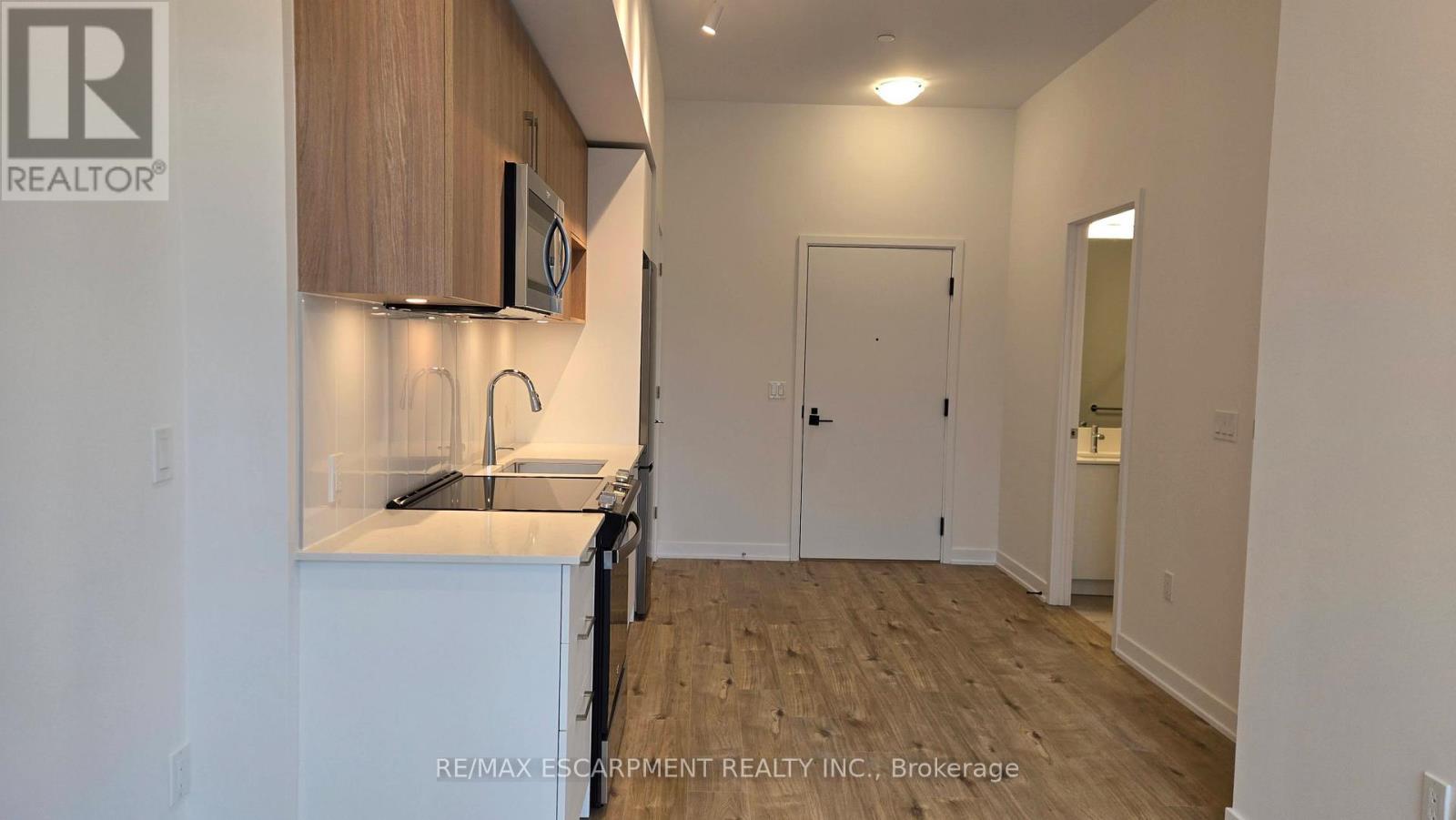 102 - 500 Plains Road E, Burlington, ON - Indoor Photo Showing Other Room