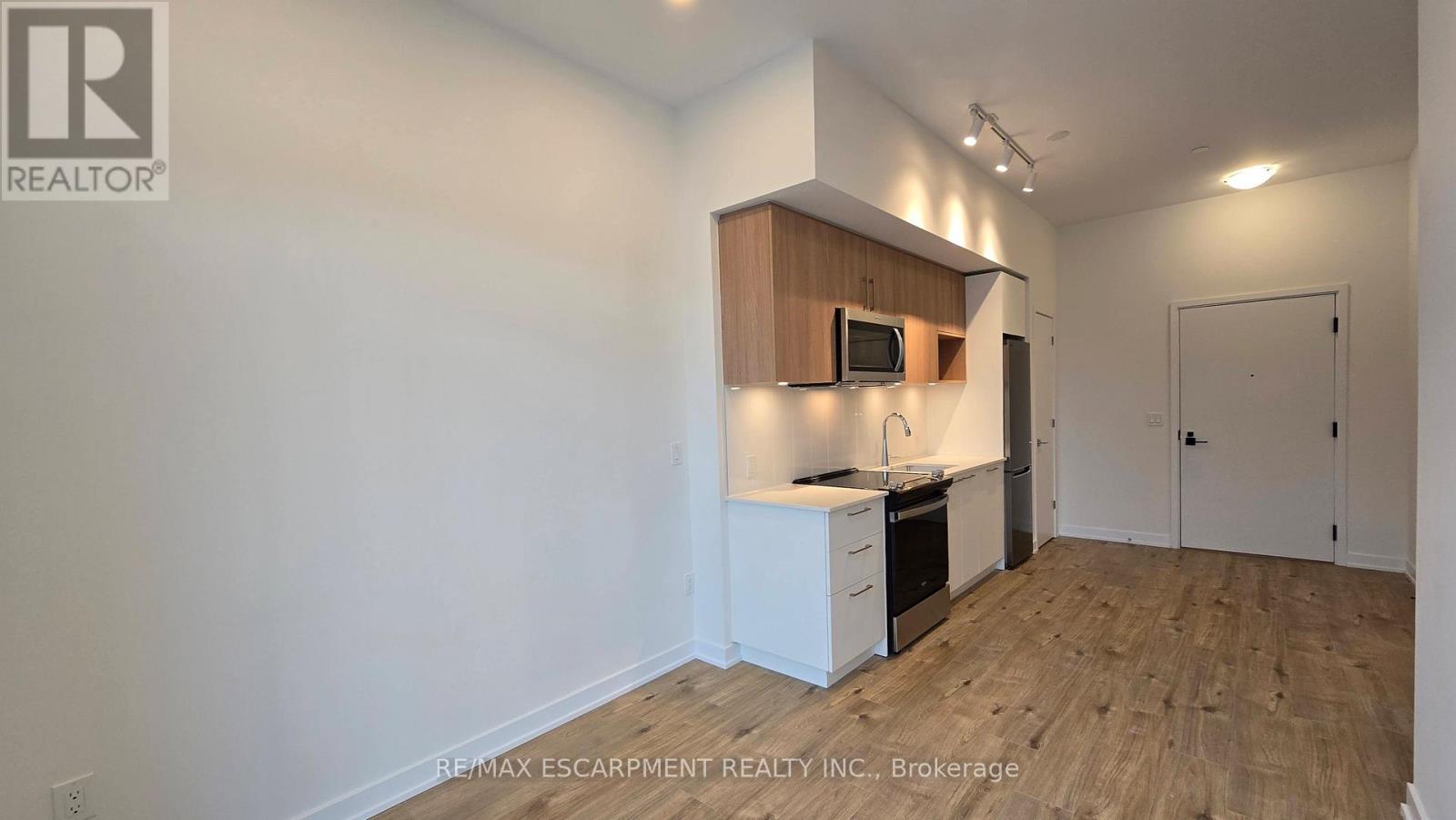 102 - 500 Plains Road E, Burlington, ON - Indoor Photo Showing Other Room