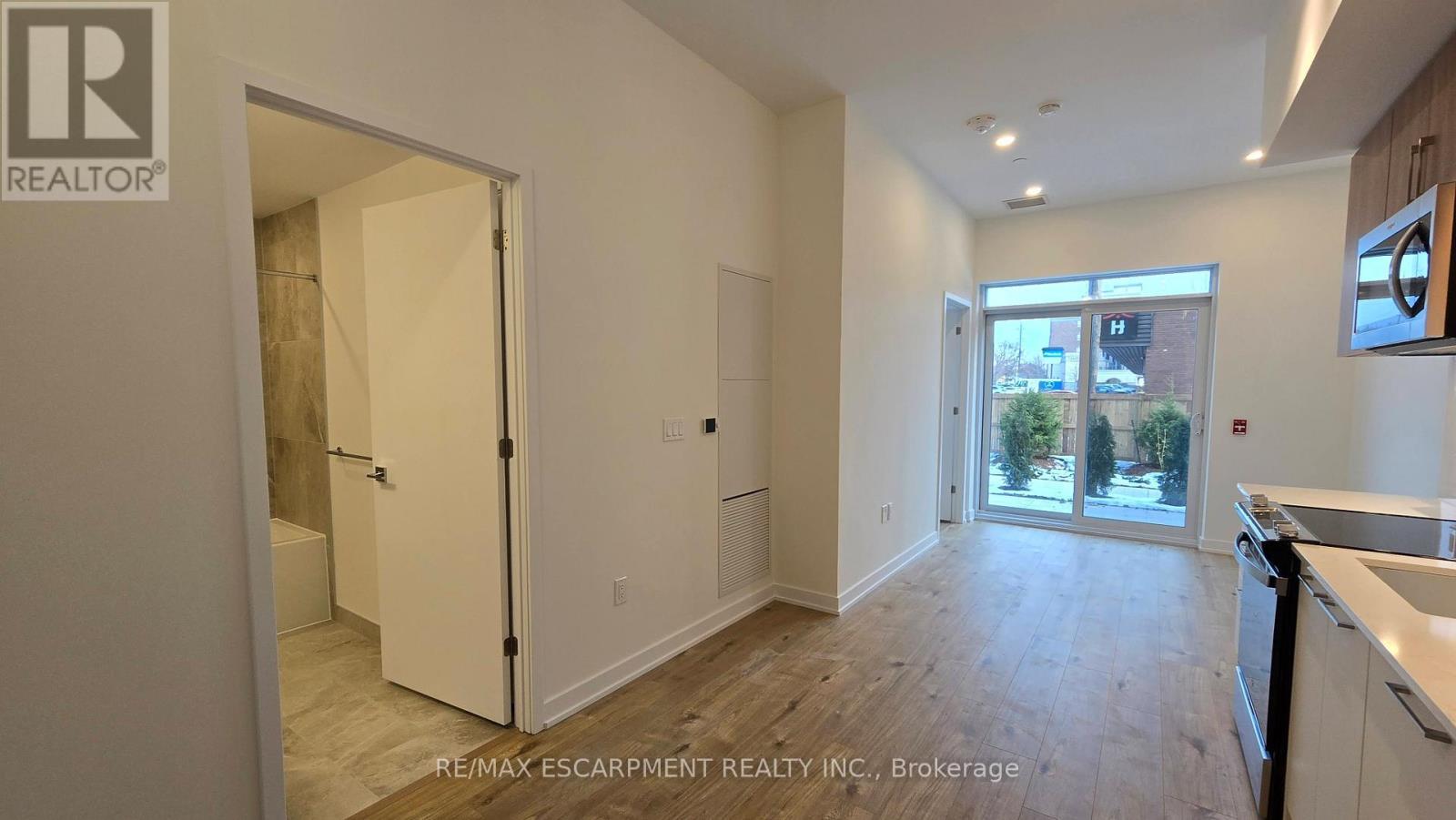 102 - 500 Plains Road E, Burlington, ON - Indoor