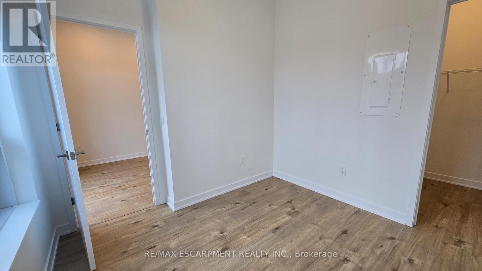 102 - 500 Plains Road E, Burlington, ON - Indoor Photo Showing Other Room