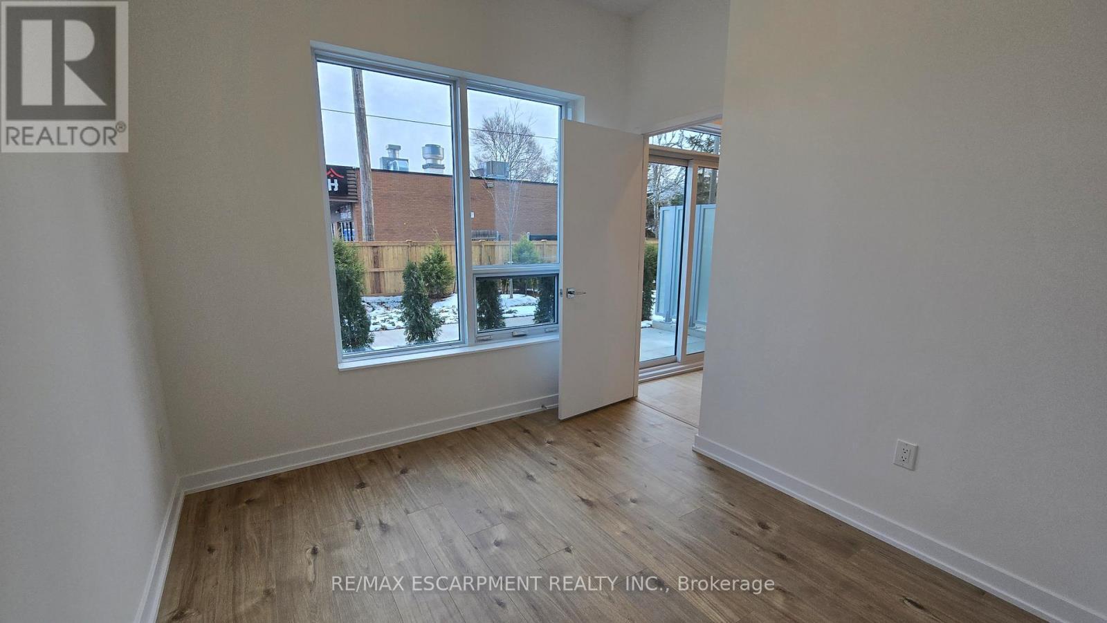 102 - 500 Plains Road E, Burlington, ON - Indoor Photo Showing Other Room