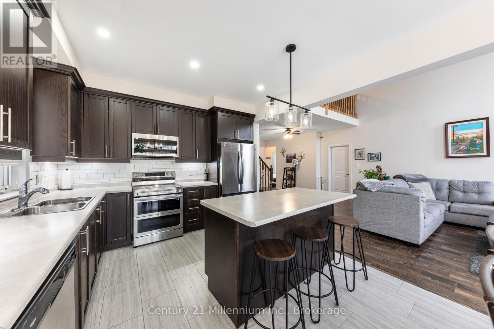 117 Allegra Drive, Wasaga Beach, ON - Indoor Photo Showing Kitchen With Double Sink With Upgraded Kitchen